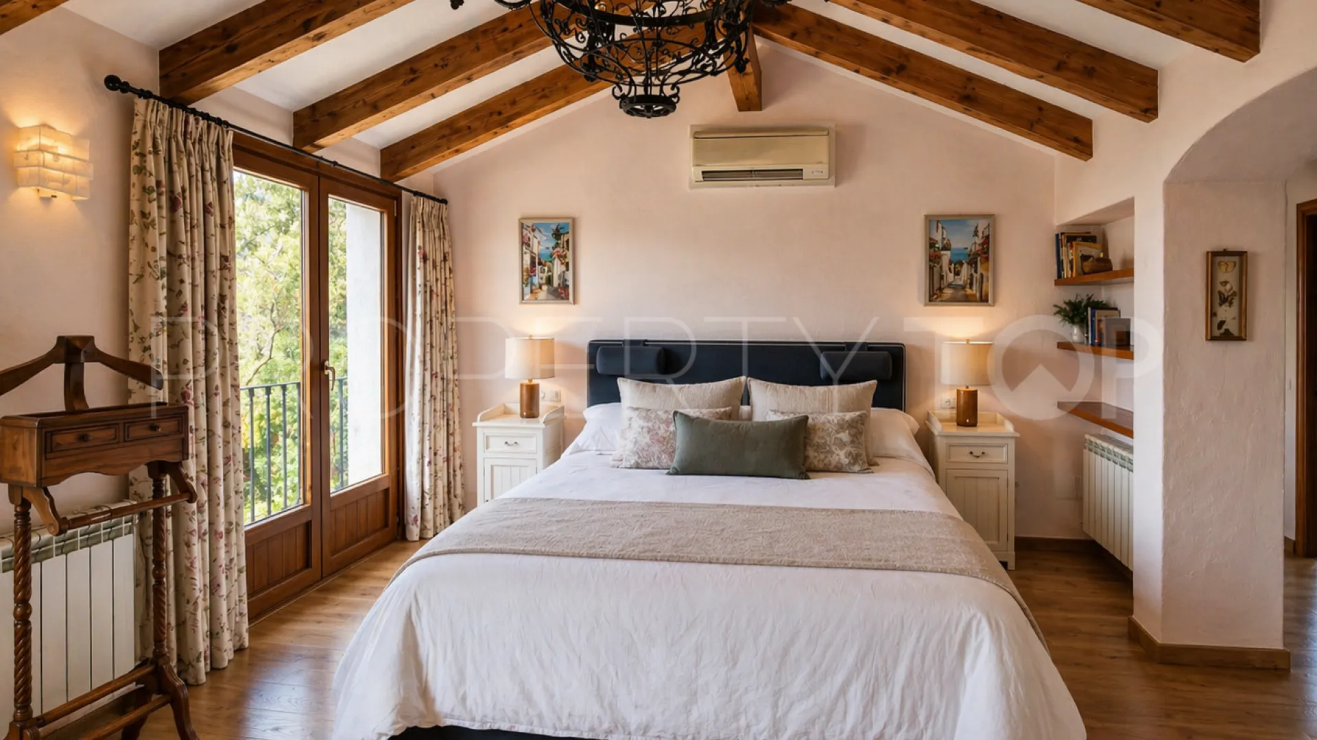 Se vende finca en Casares de 5 dormitorios