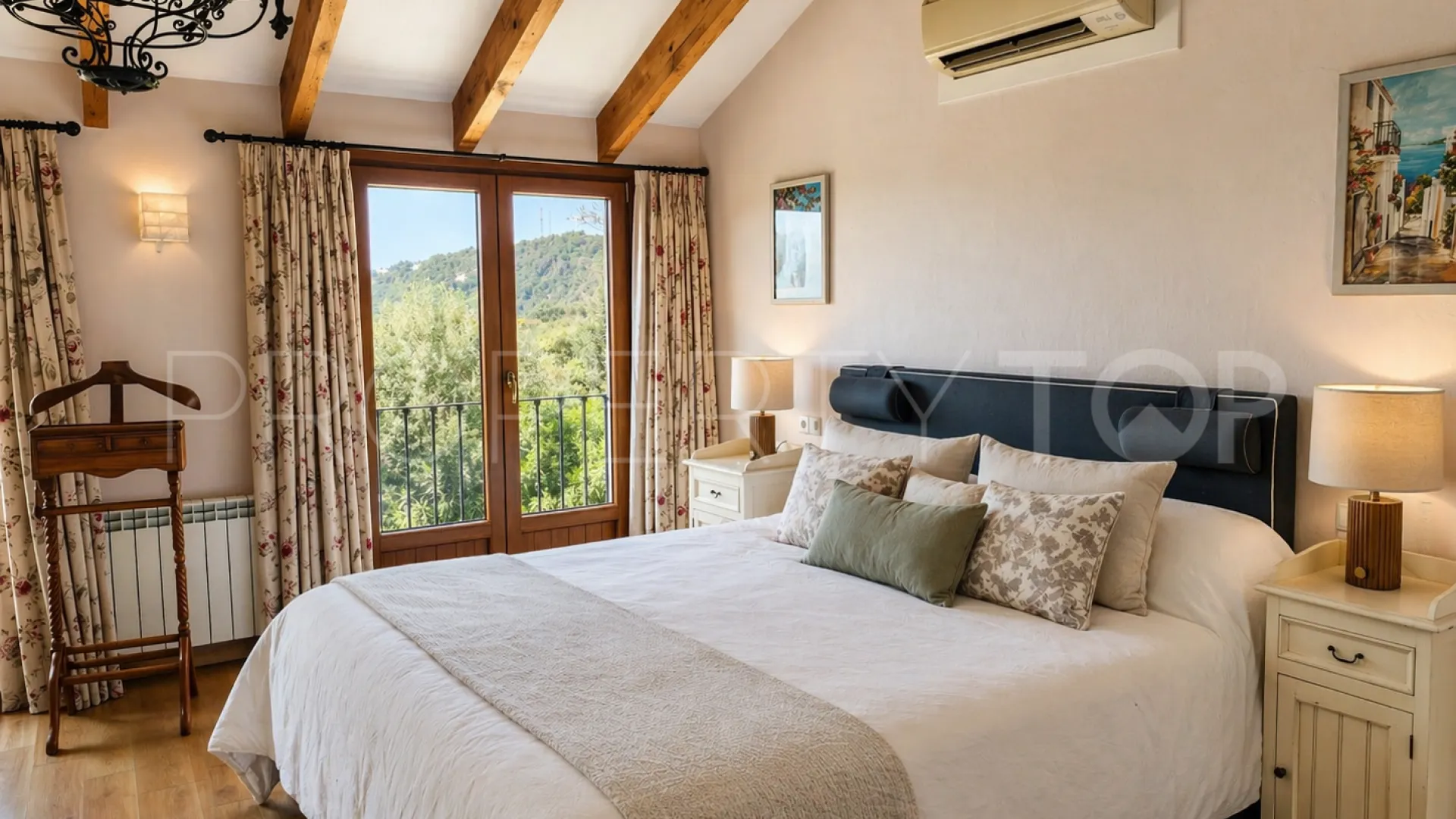 Se vende finca en Casares de 5 dormitorios