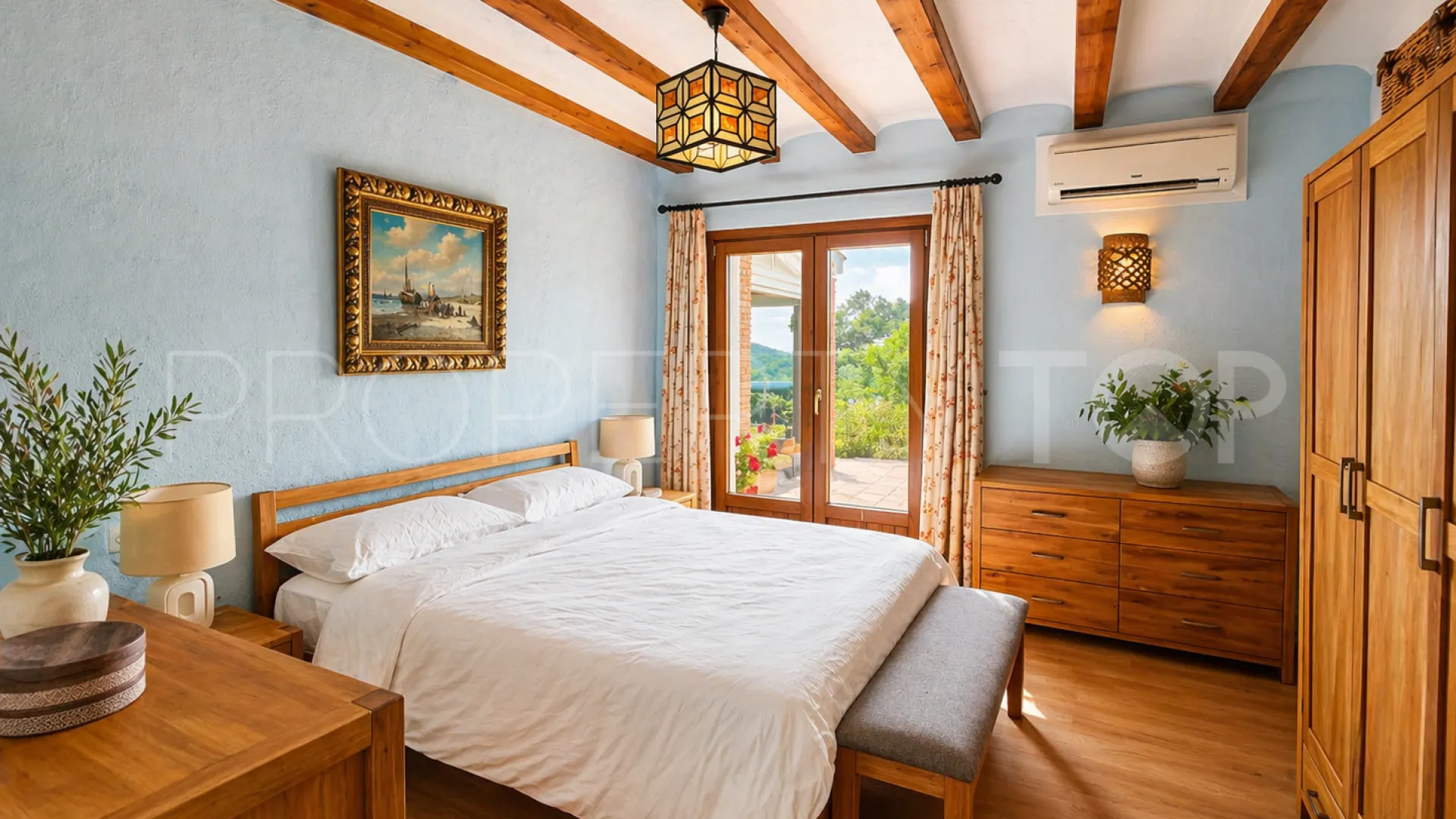 Se vende finca en Casares de 5 dormitorios