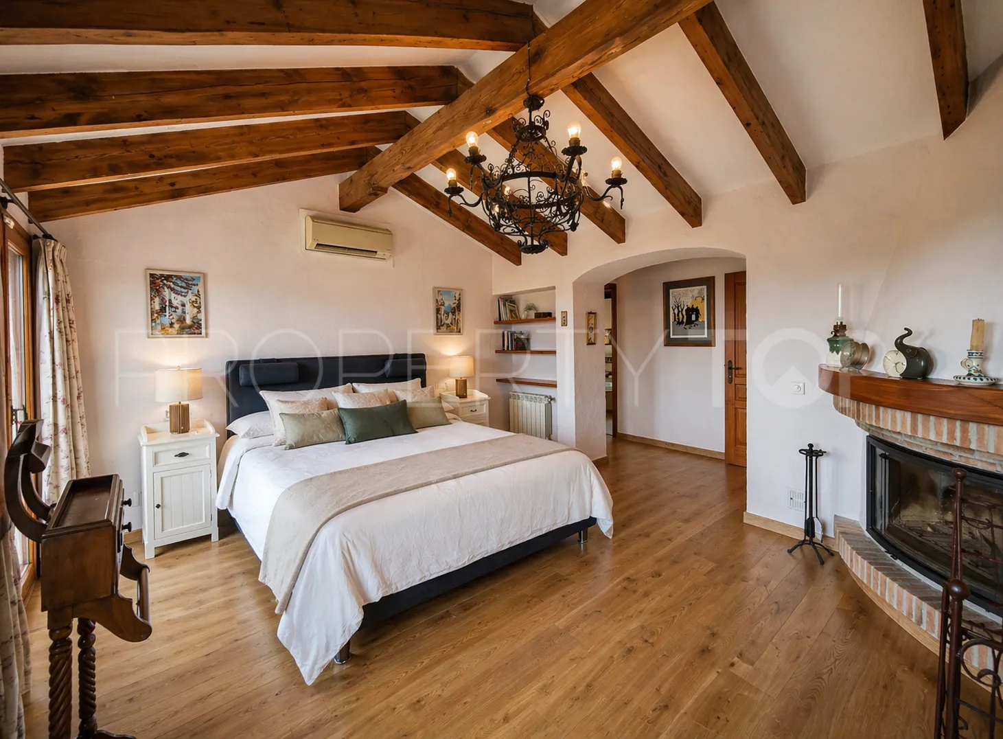 Se vende finca en Casares de 5 dormitorios