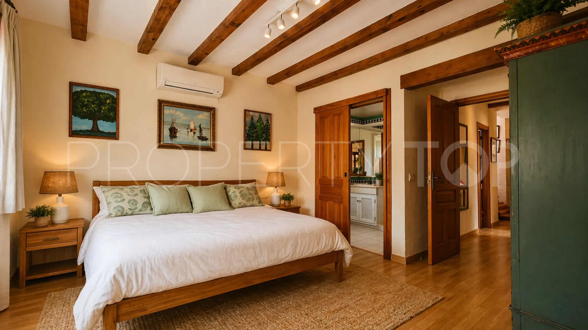 Se vende finca en Casares de 5 dormitorios