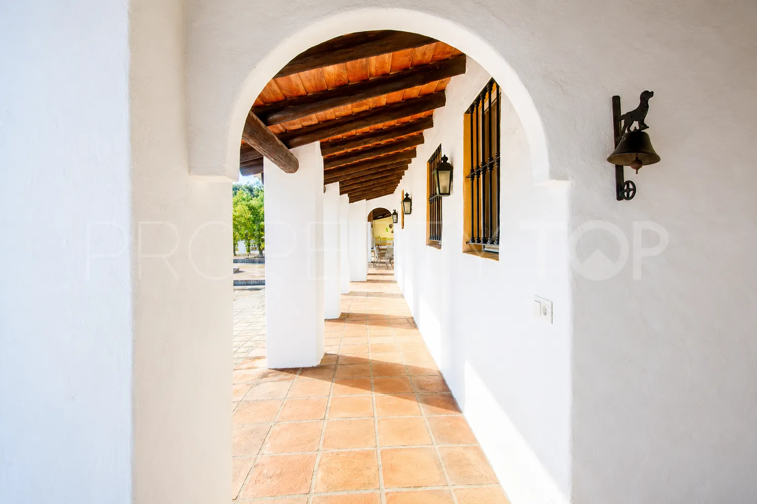 Finca en venta de 8 dormitorios en Casares