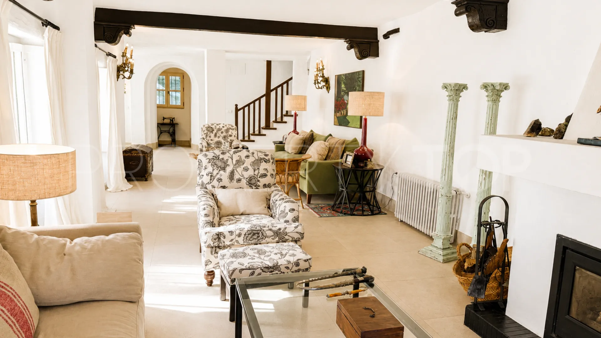 Finca en venta de 8 dormitorios en Casares