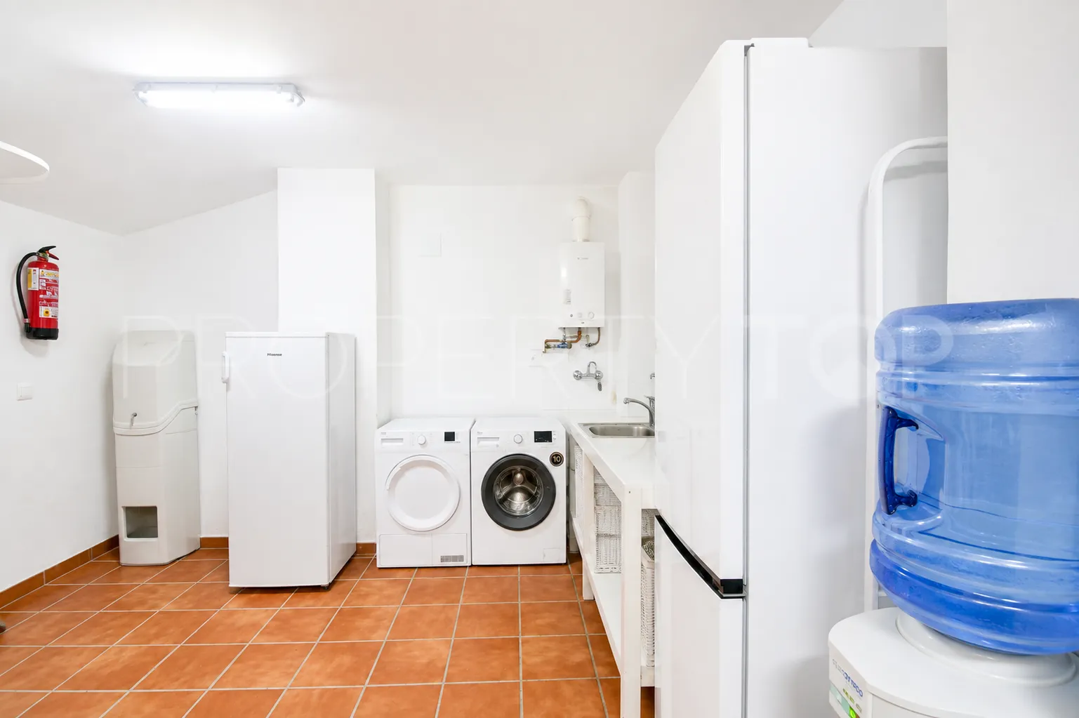 Finca en venta de 8 dormitorios en Casares
