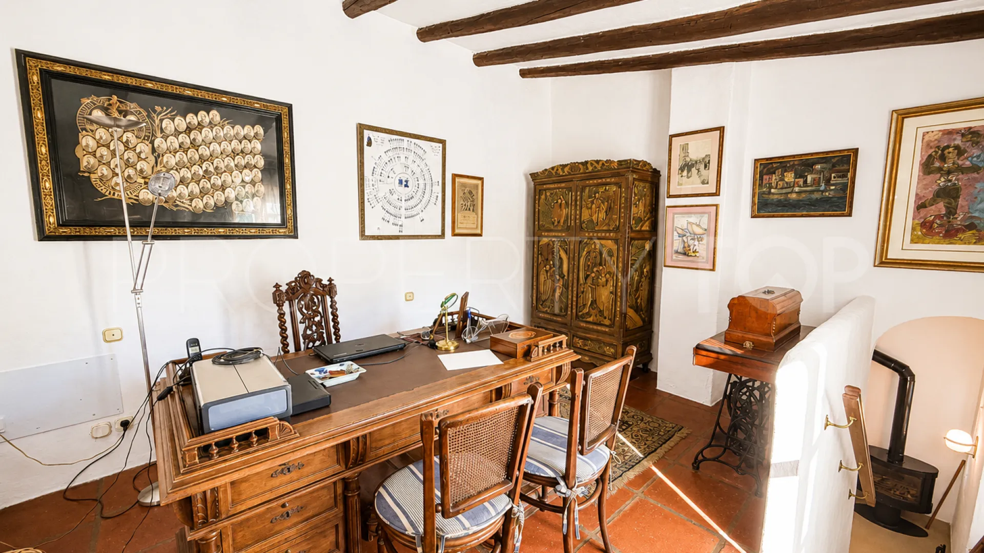 Finca en venta de 8 dormitorios en Casares