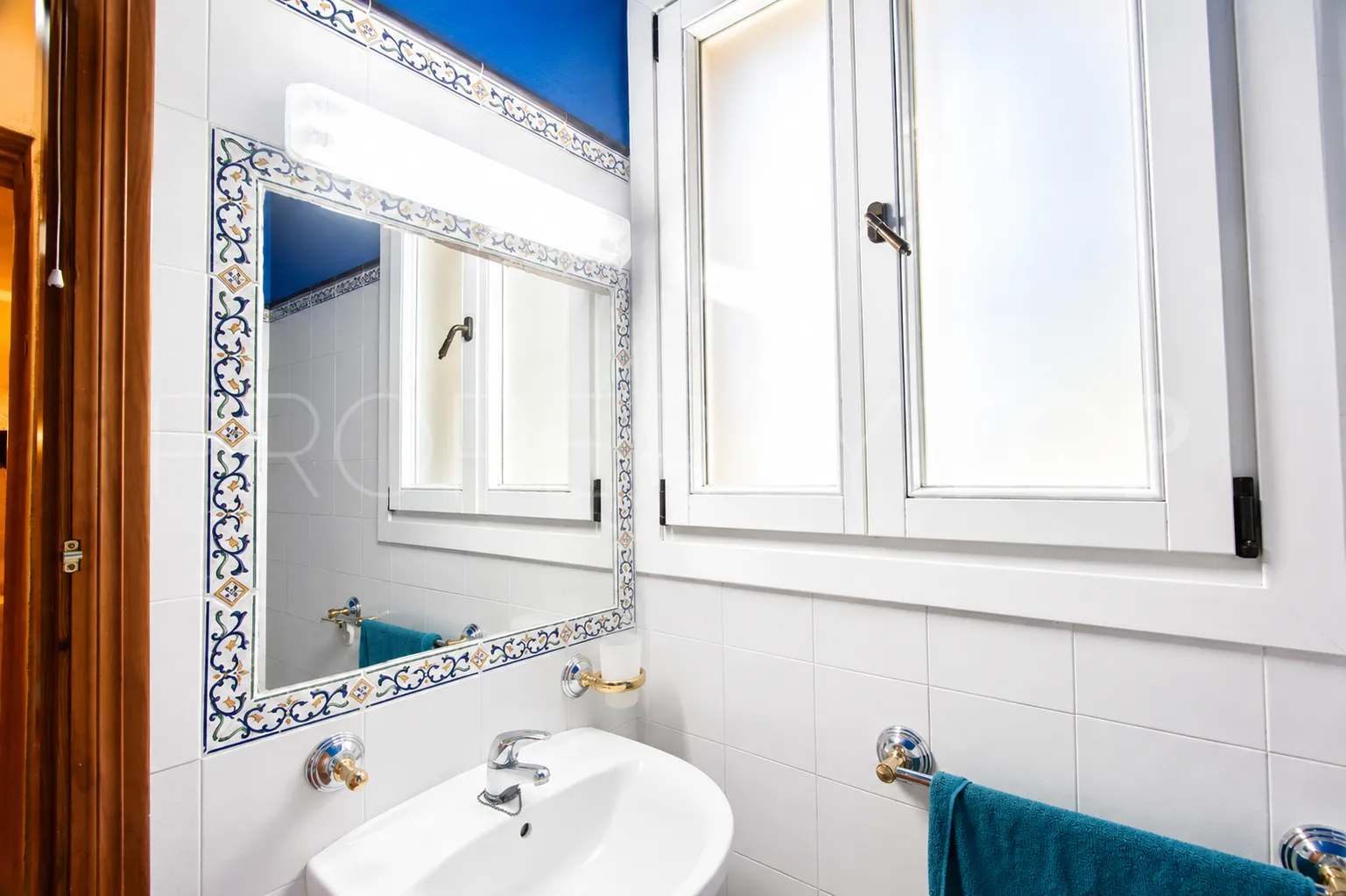Finca en venta de 8 dormitorios en Casares