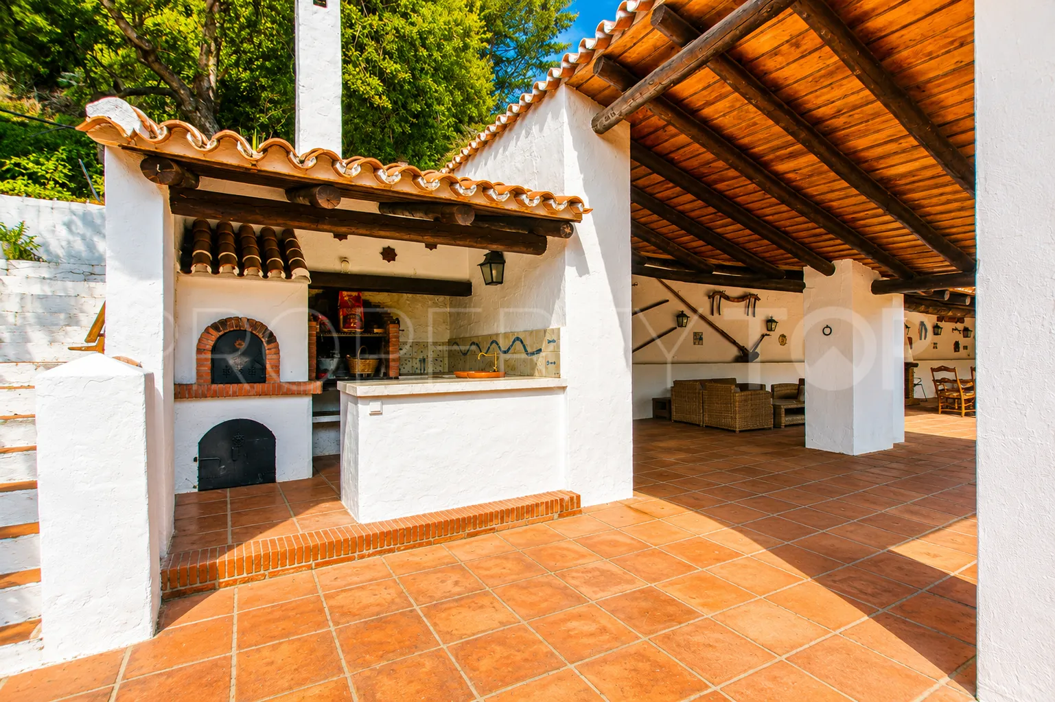 Finca en venta de 8 dormitorios en Casares