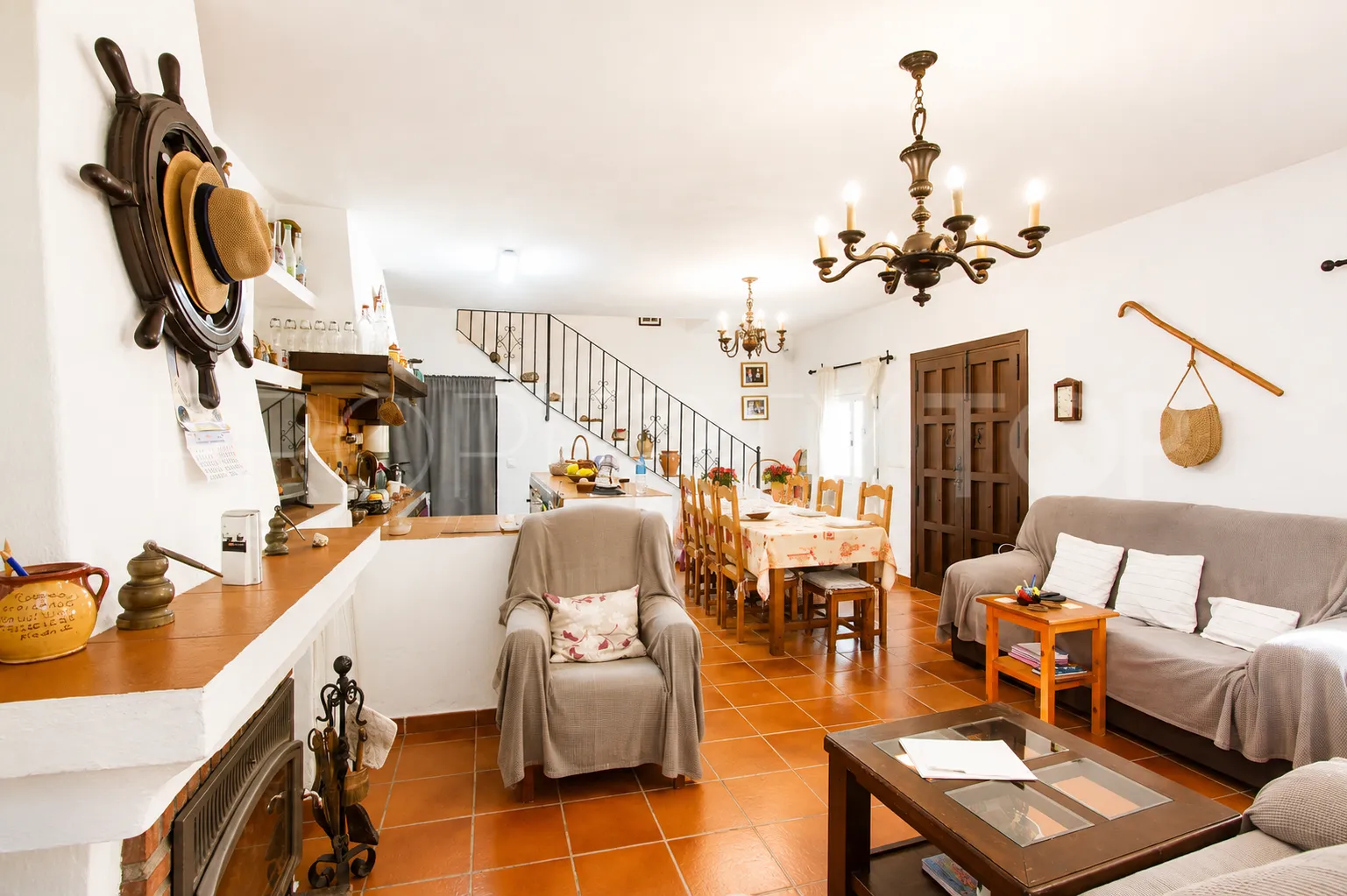 Finca en venta de 8 dormitorios en Casares