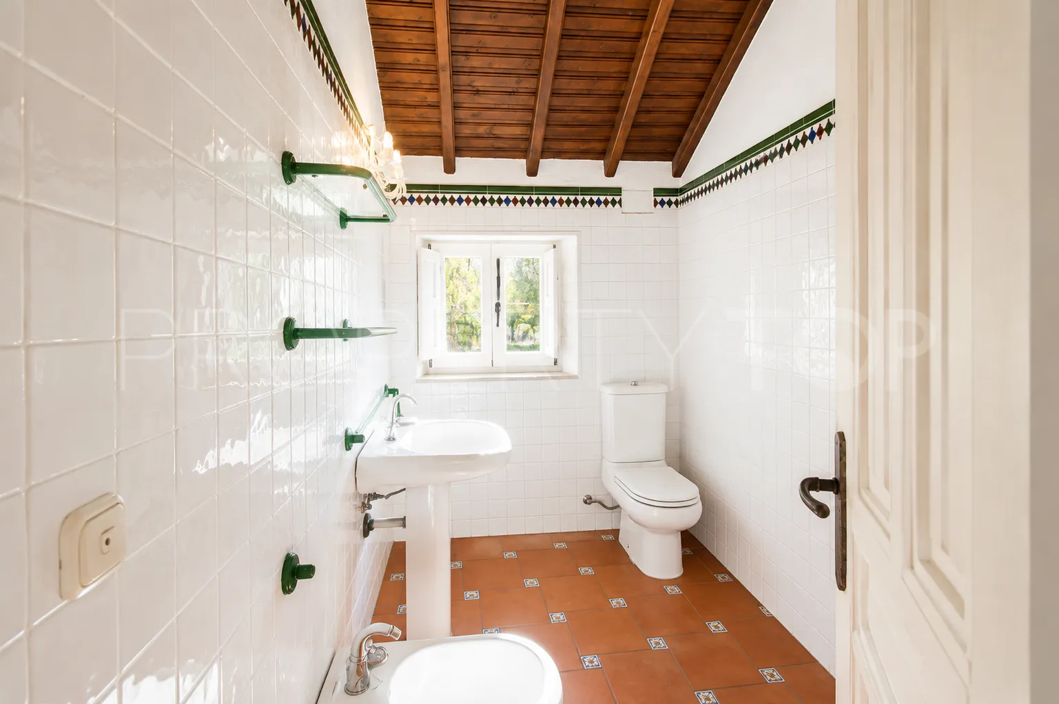 Finca en venta de 8 dormitorios en Casares