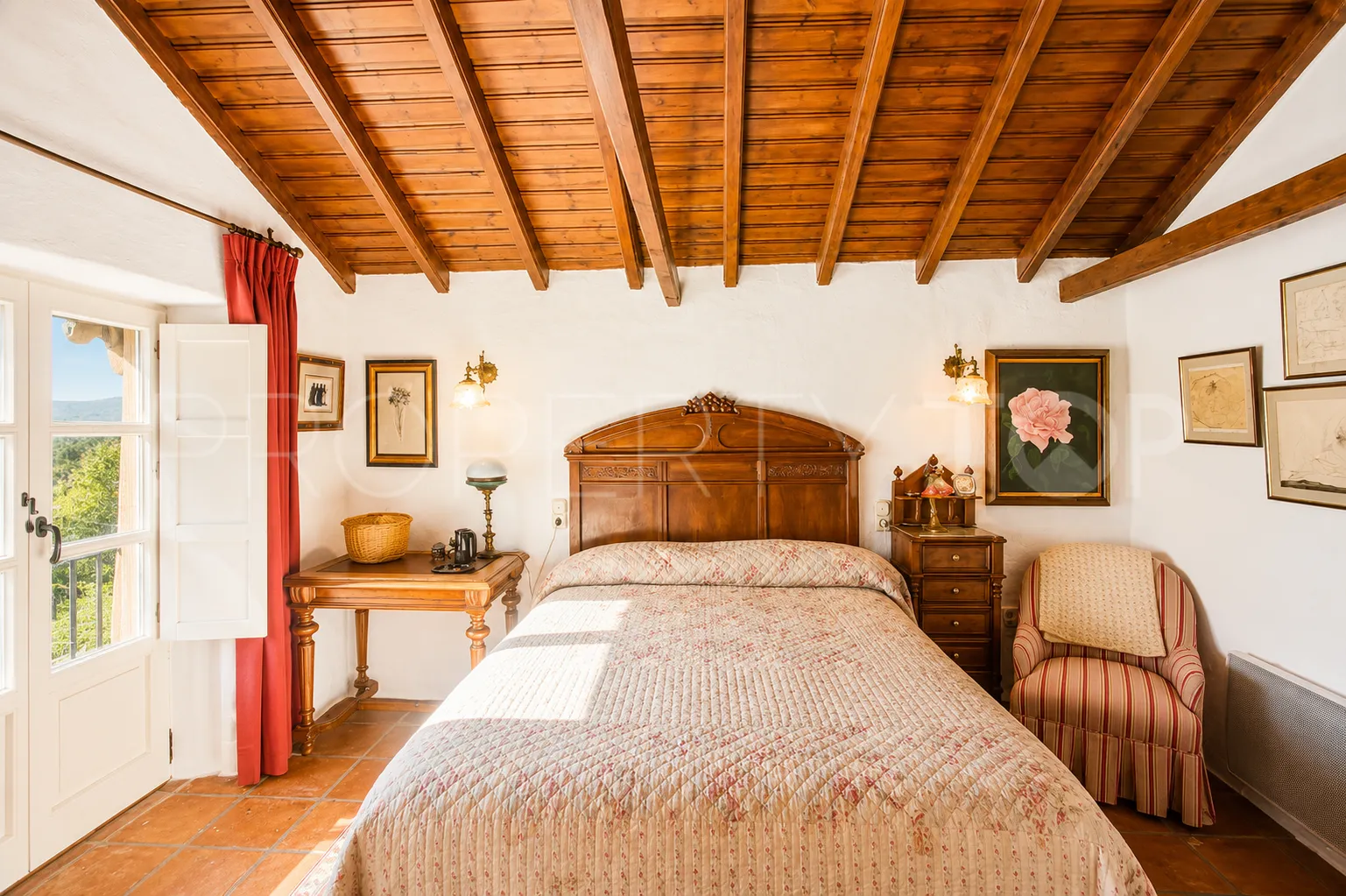 Finca en venta de 8 dormitorios en Casares