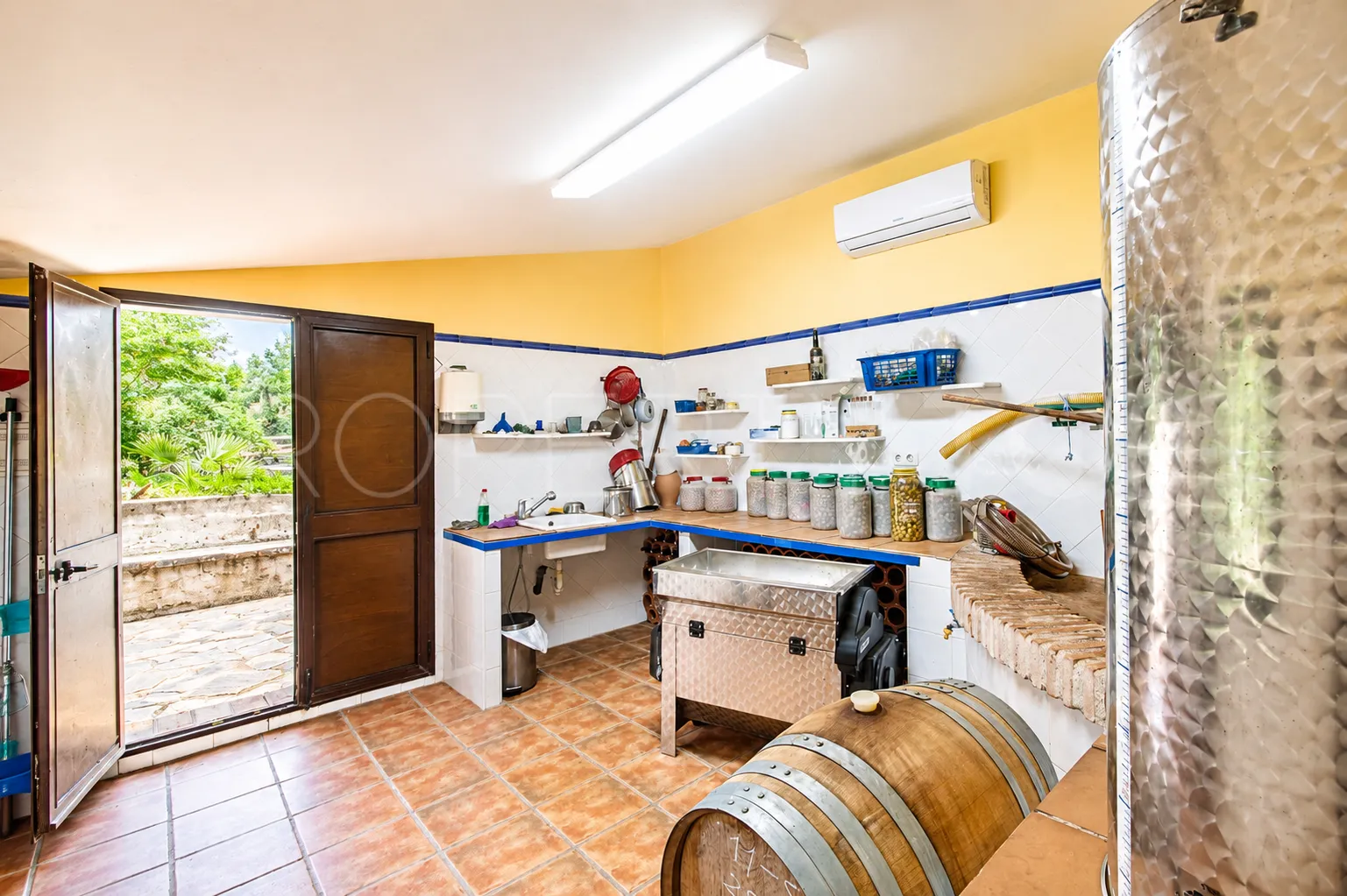 Finca en venta de 8 dormitorios en Casares