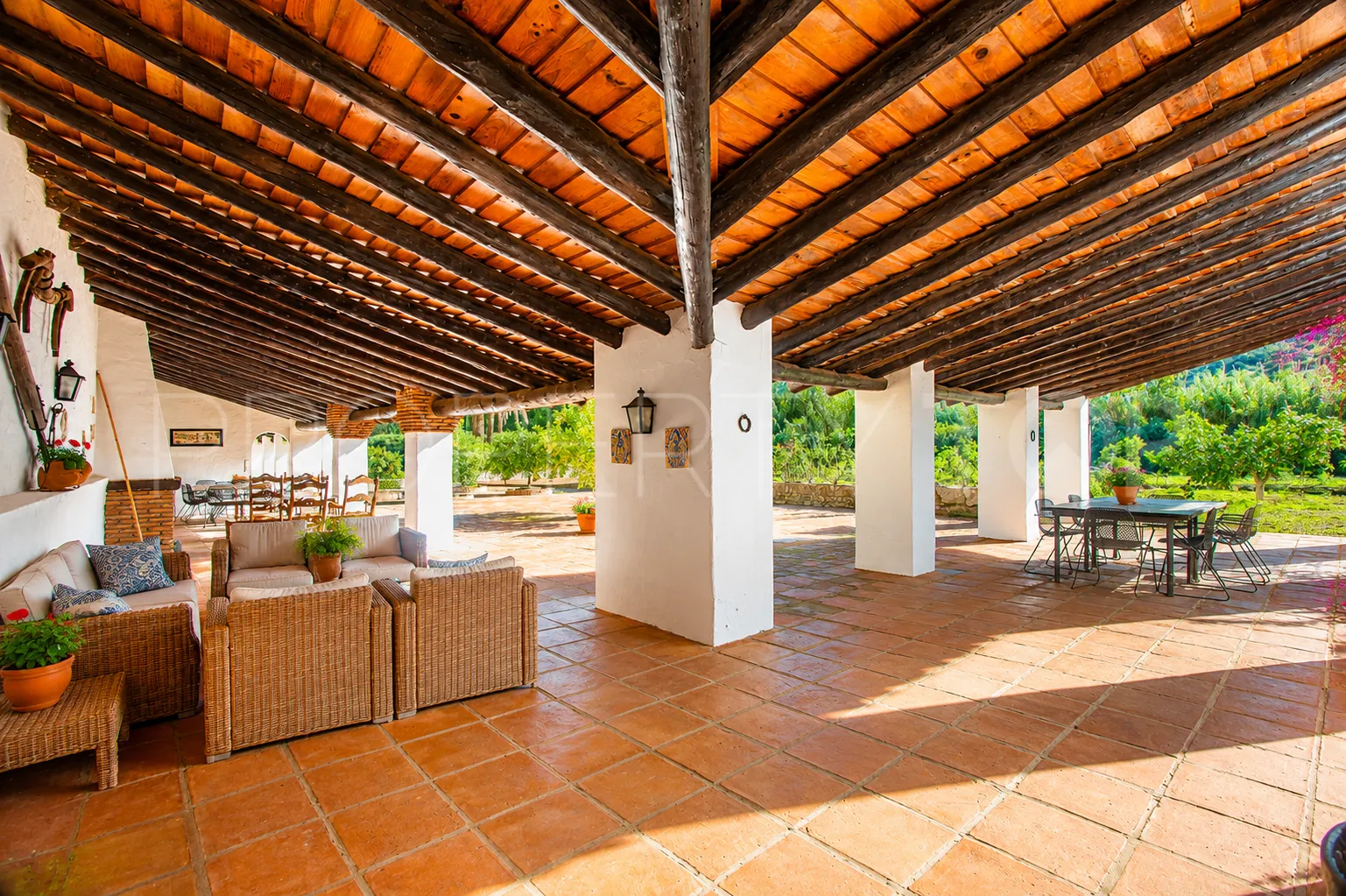 Finca en venta de 8 dormitorios en Casares