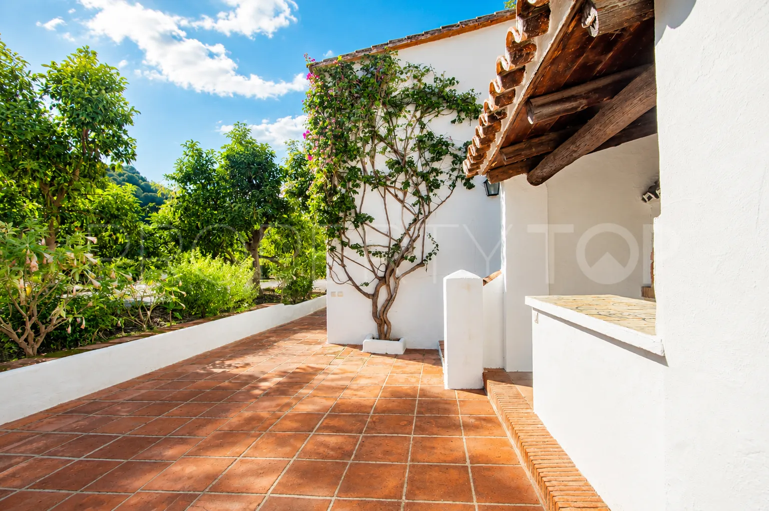 Finca en venta de 8 dormitorios en Casares