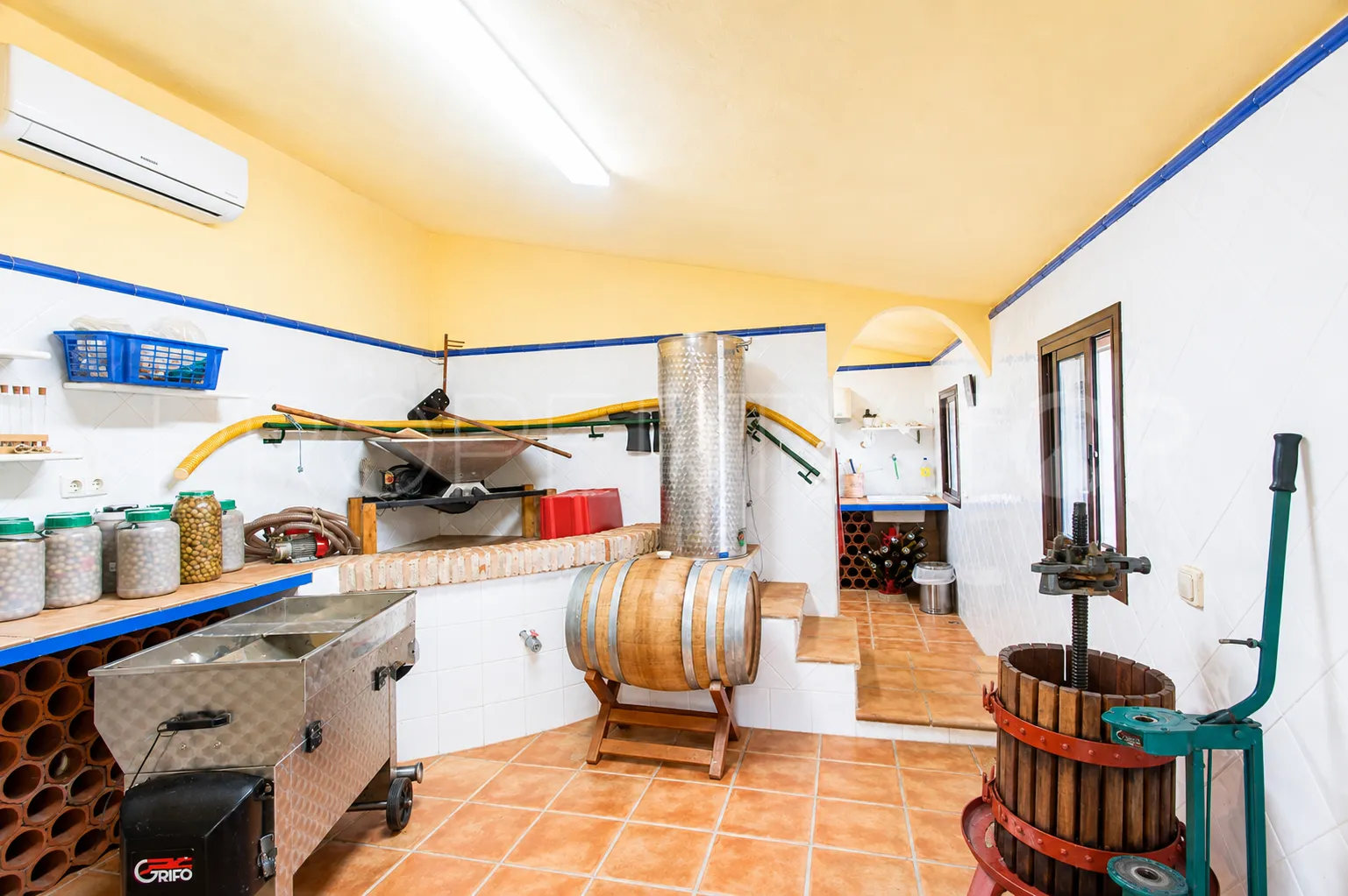 Finca en venta de 8 dormitorios en Casares