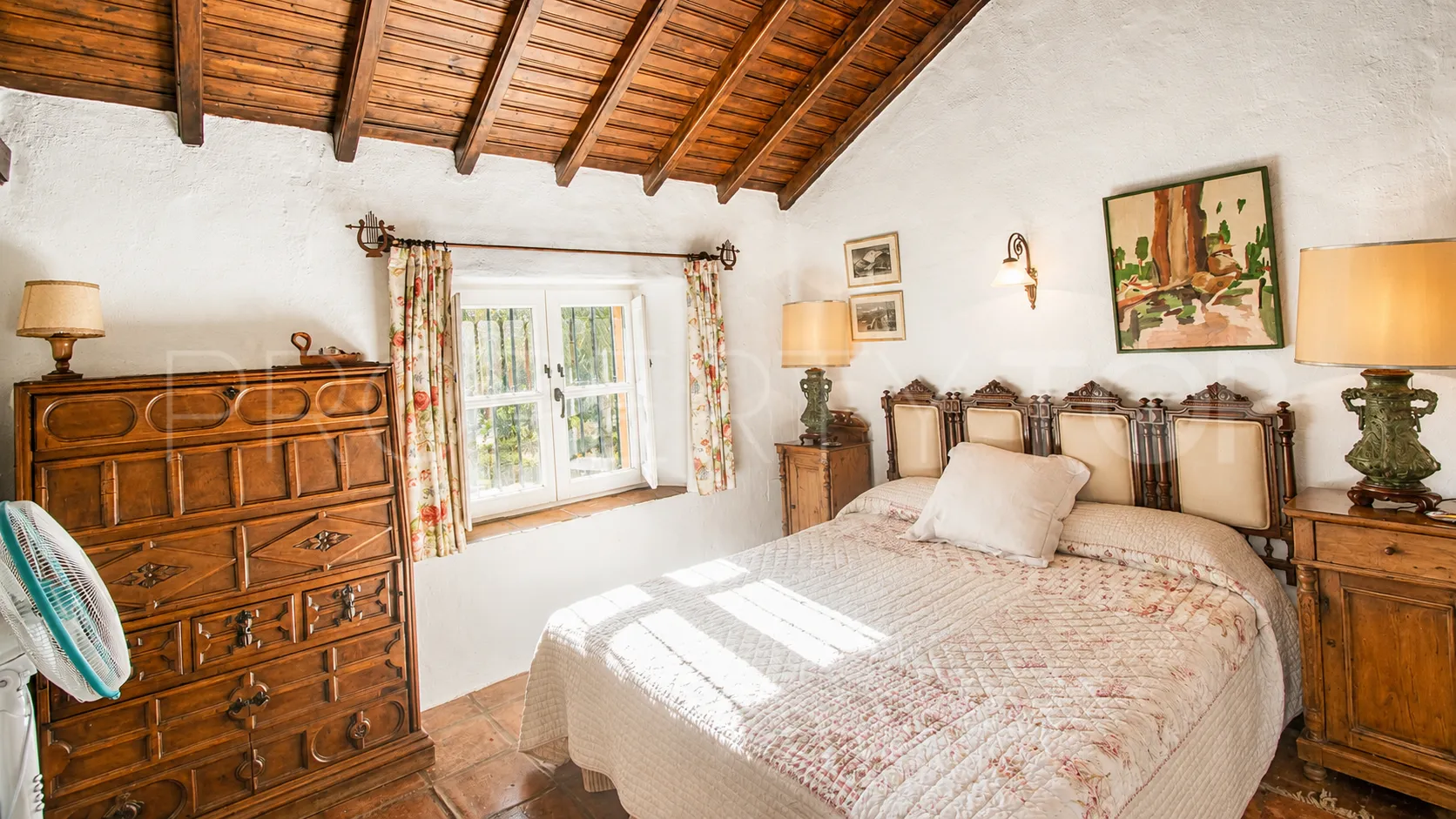 Finca en venta de 8 dormitorios en Casares