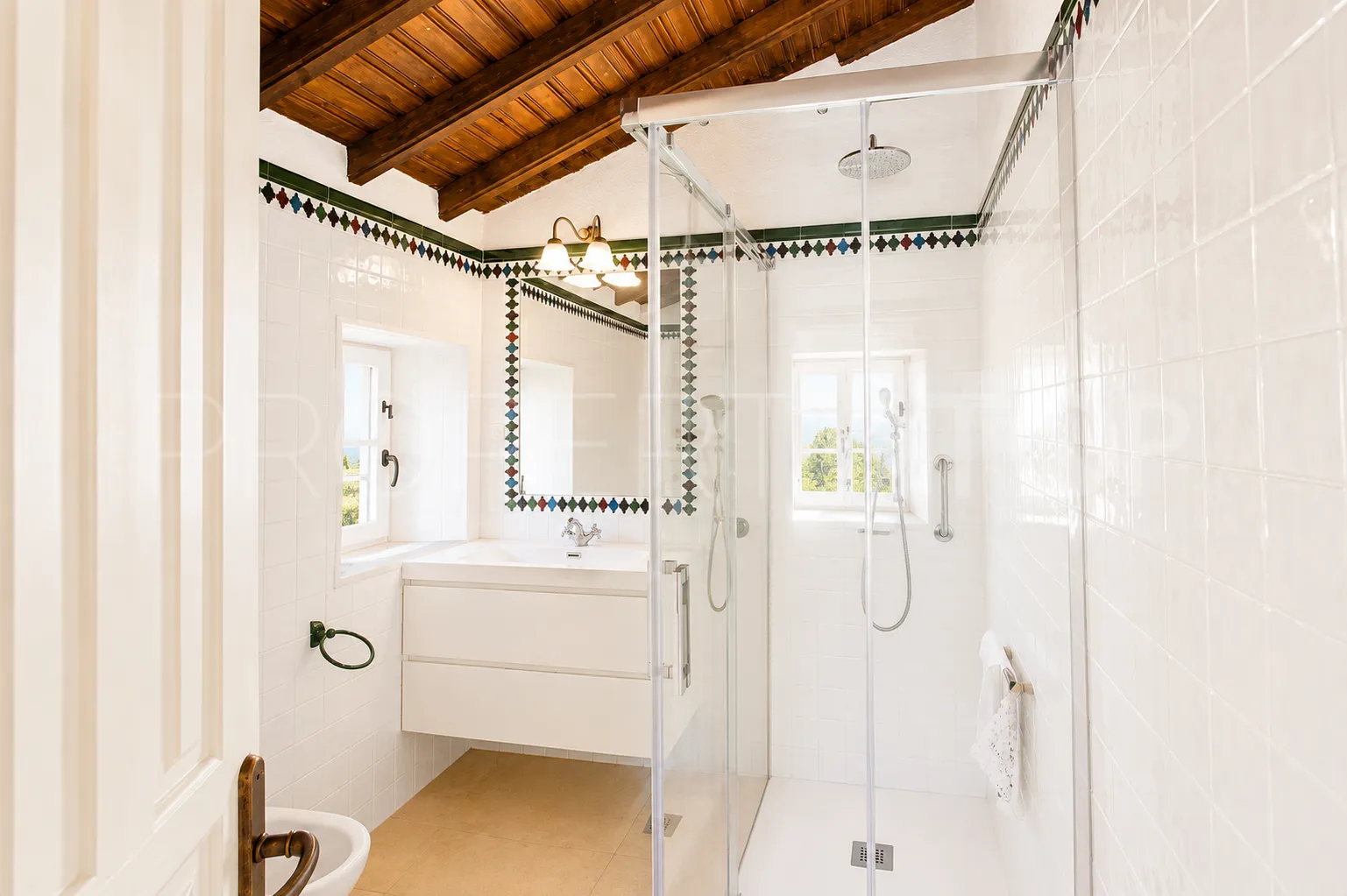 Finca en venta de 8 dormitorios en Casares