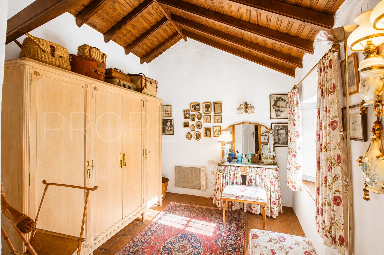 Finca en venta de 8 dormitorios en Casares