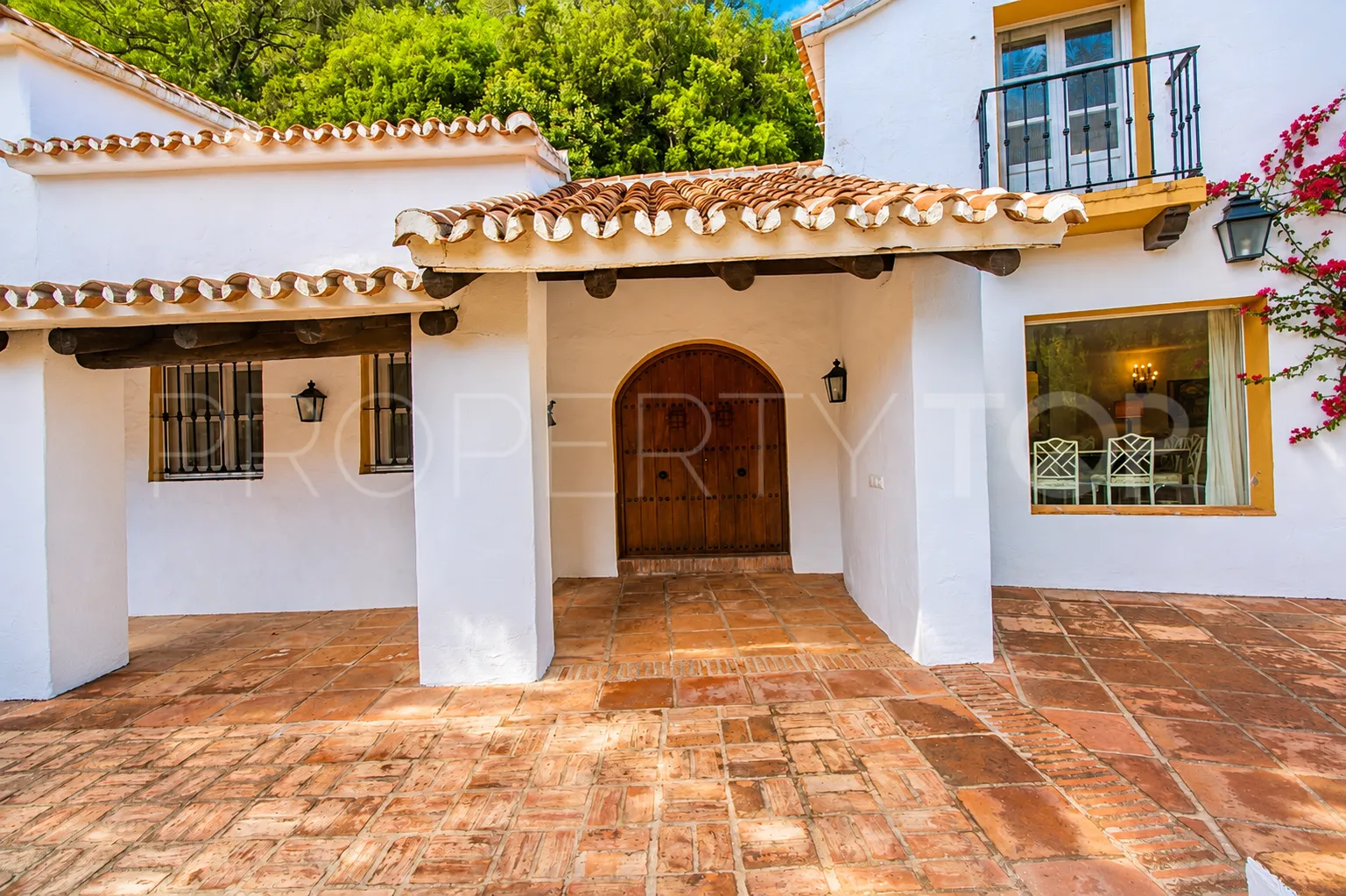 Finca en venta de 8 dormitorios en Casares