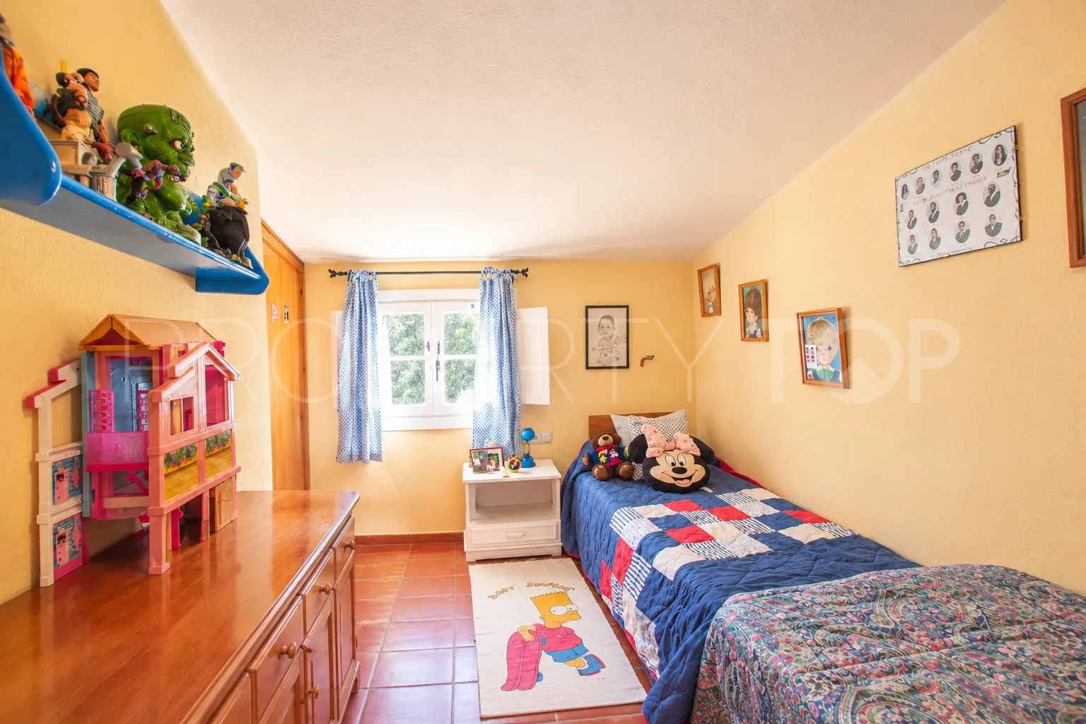 Finca en venta de 8 dormitorios en Casares