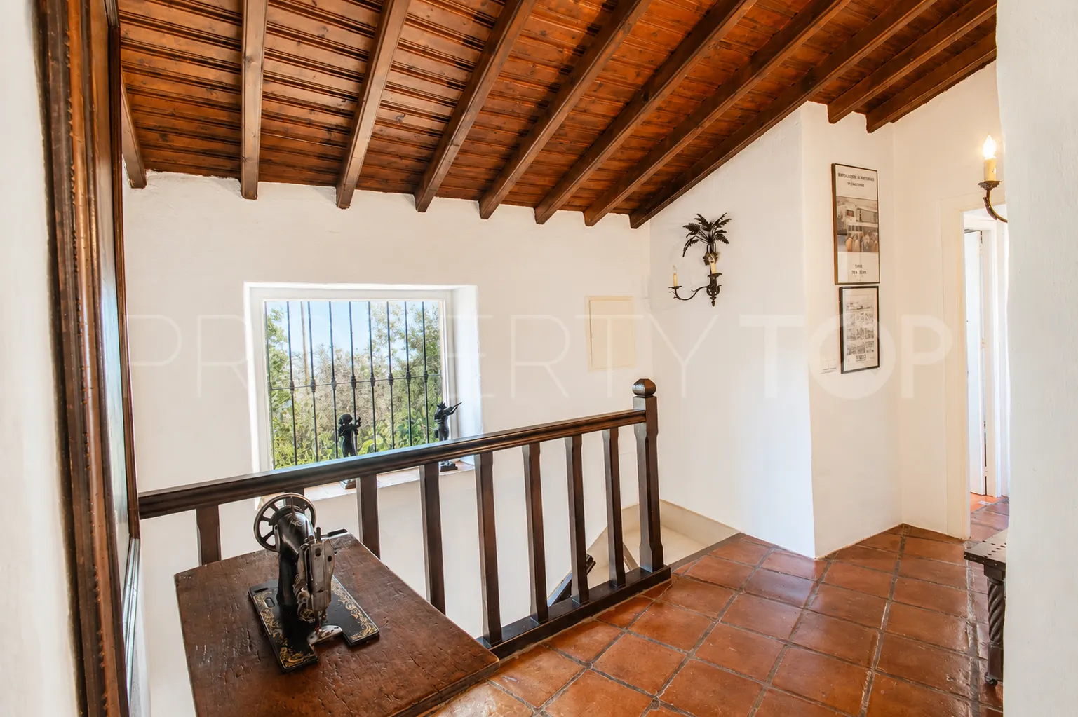 Finca en venta de 8 dormitorios en Casares