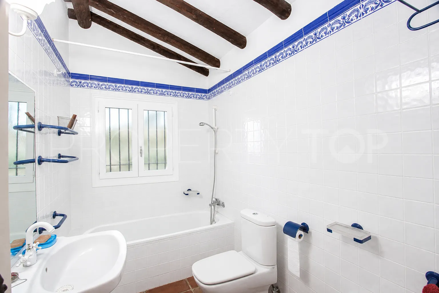 Finca en venta de 8 dormitorios en Casares