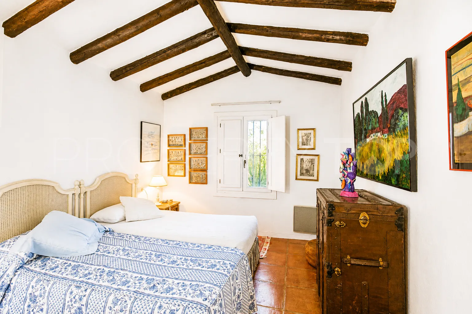 Finca en venta de 8 dormitorios en Casares
