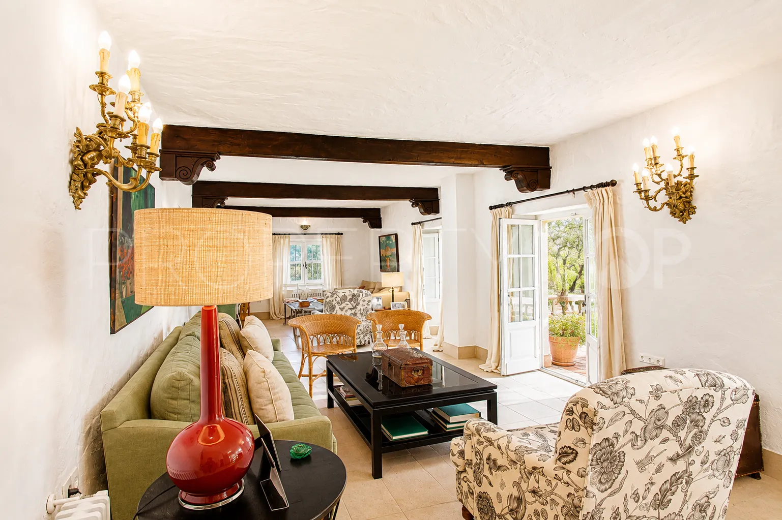 Finca en venta de 8 dormitorios en Casares