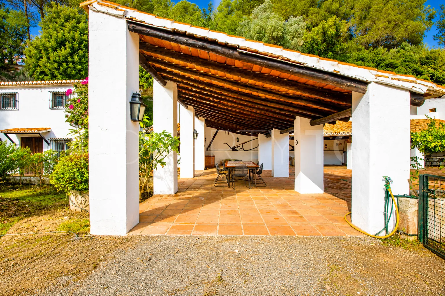Finca en venta de 8 dormitorios en Casares