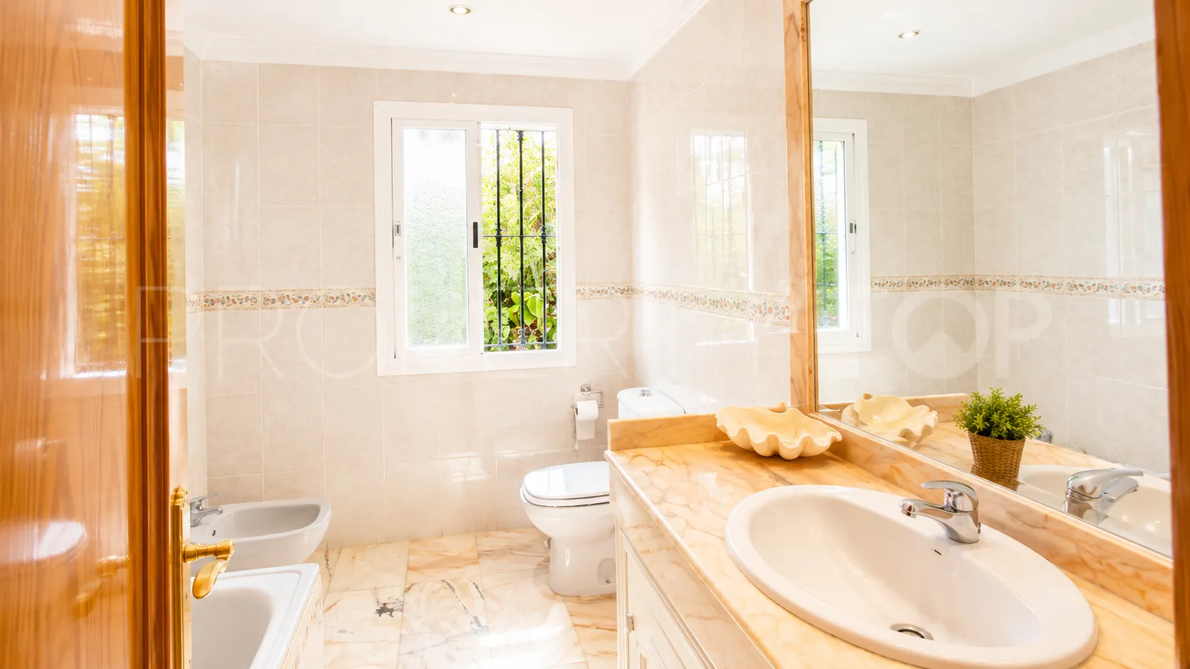 Finca with 3 bedrooms for sale in Estepona