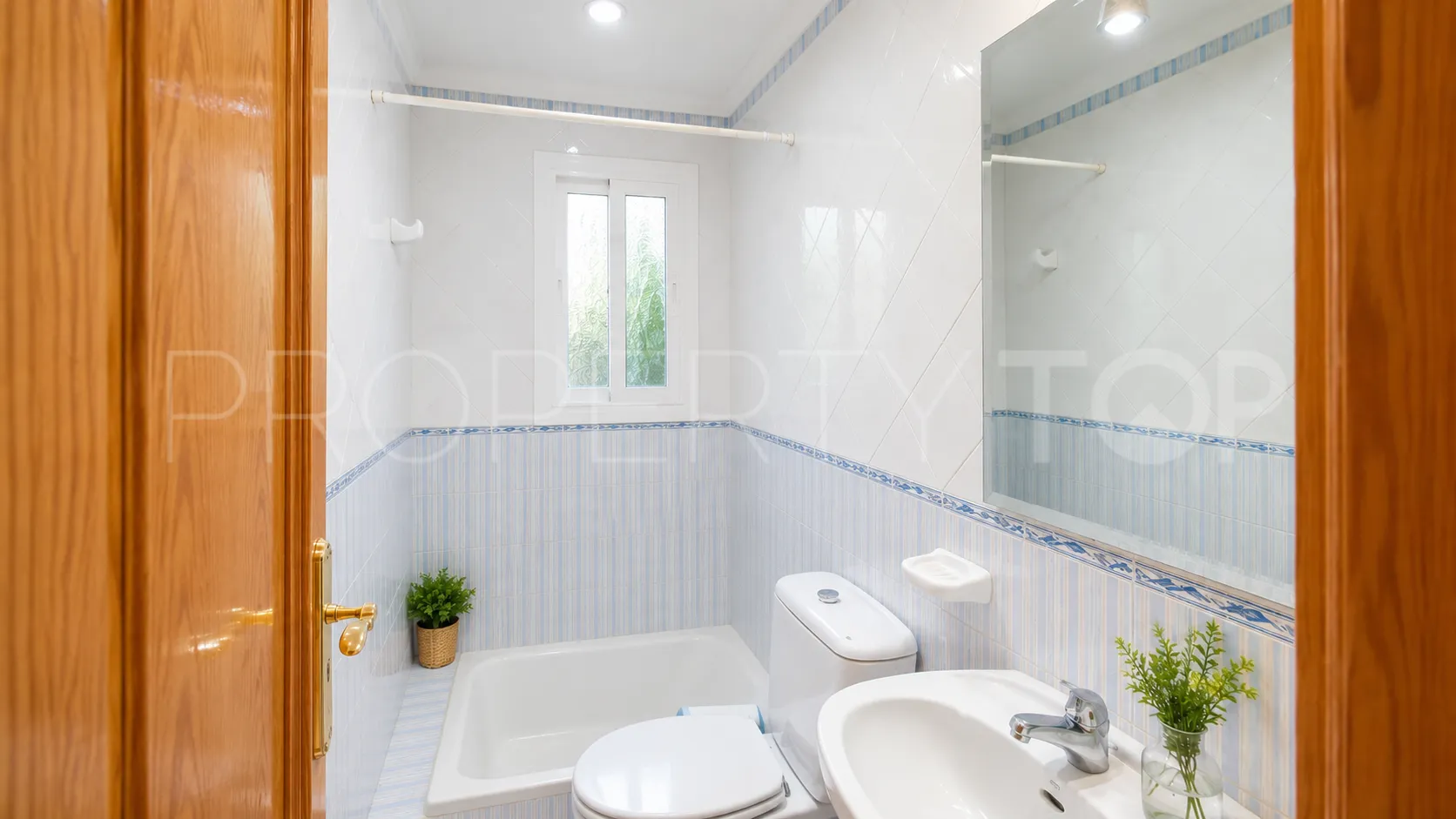 Finca with 3 bedrooms for sale in Estepona