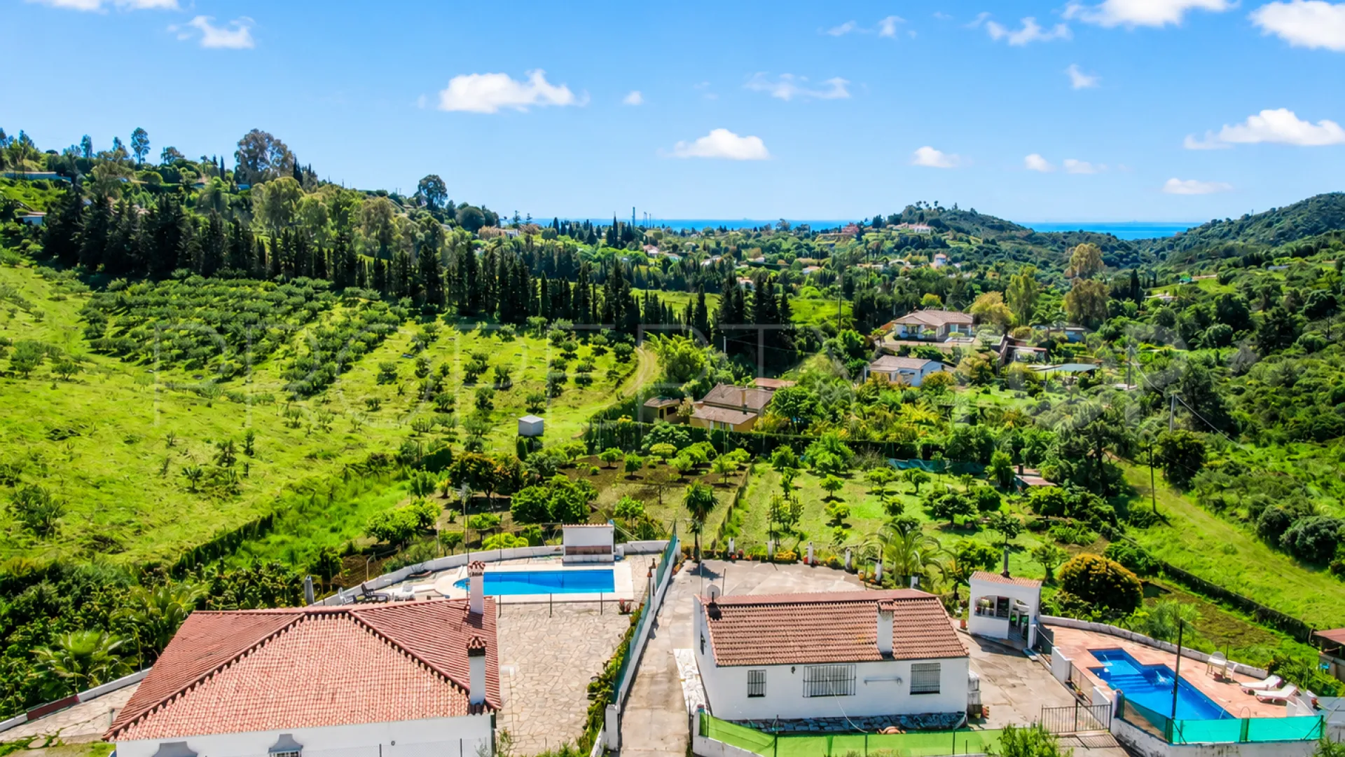 Comprar finca en Estepona