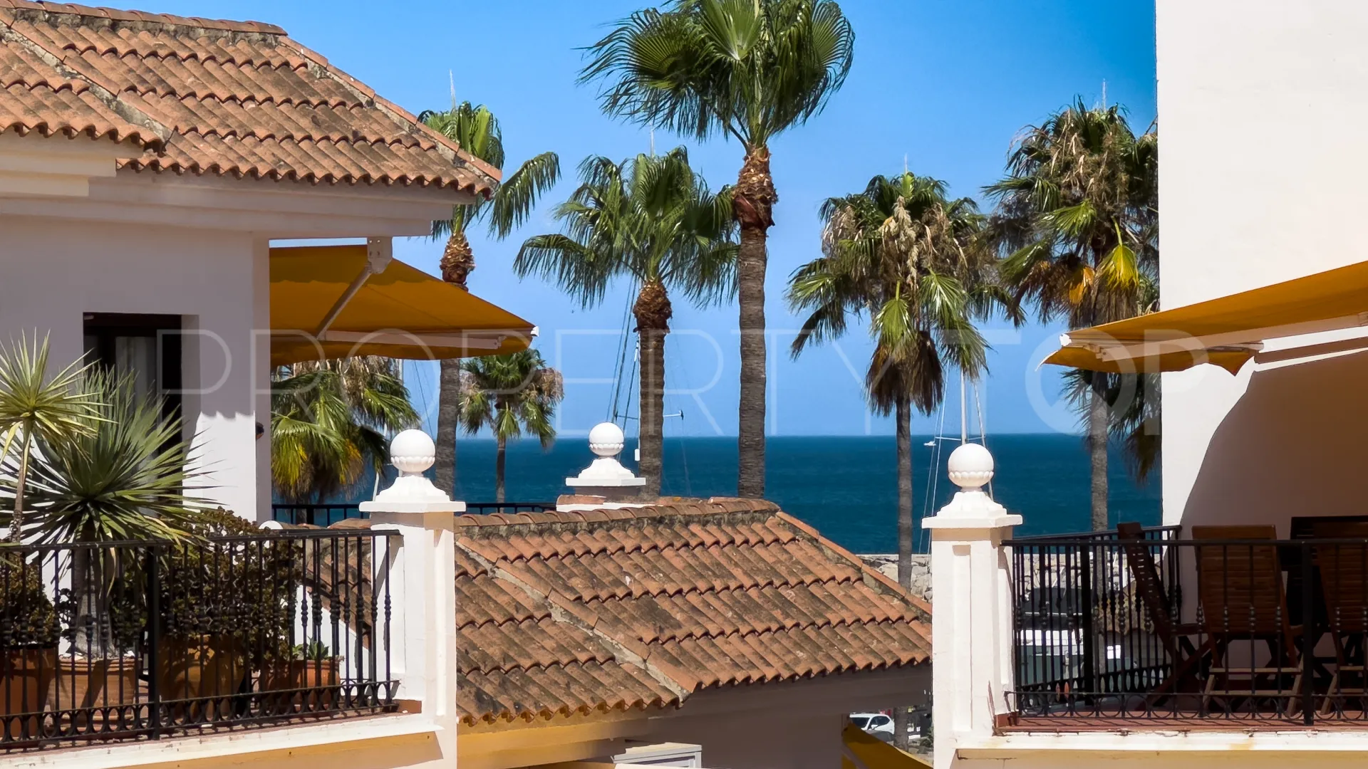 Puerto La Duquesa apartment for sale
