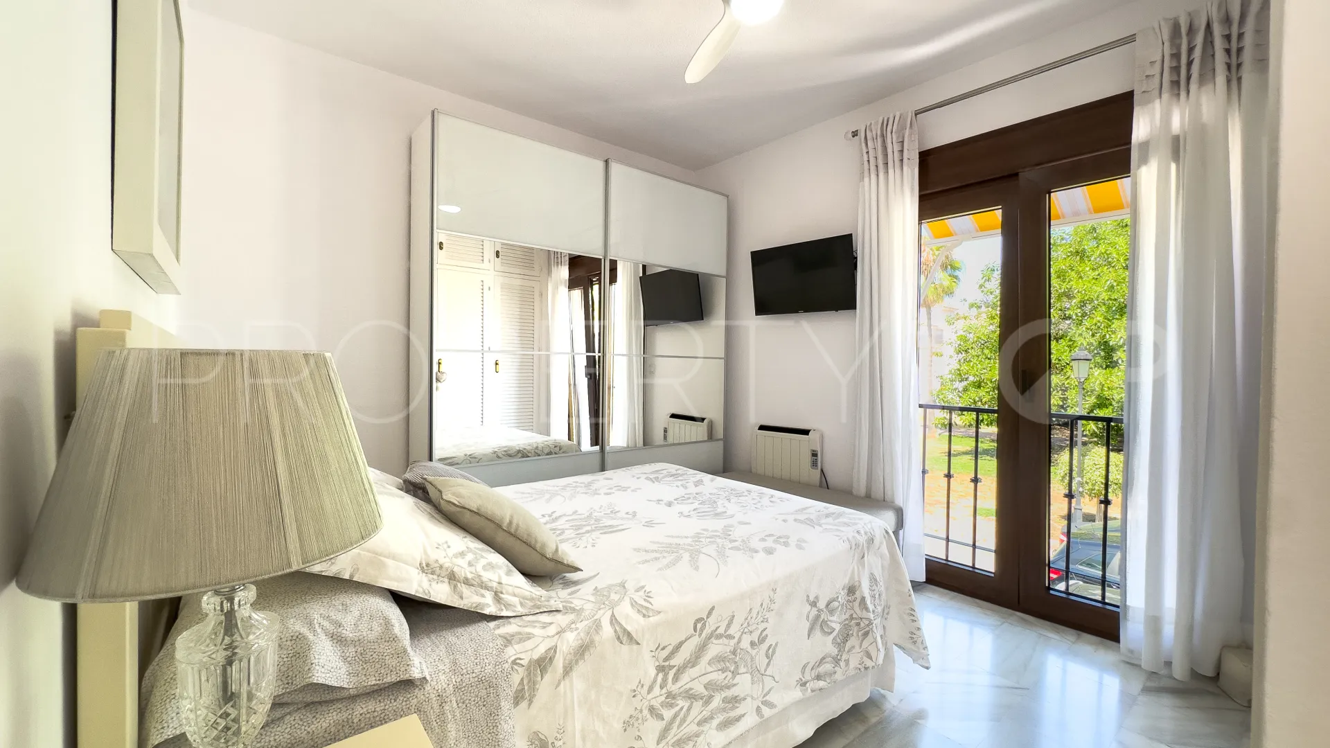 Puerto La Duquesa apartment for sale