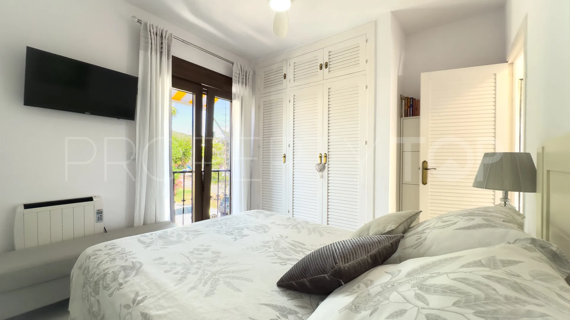 Puerto La Duquesa apartment for sale