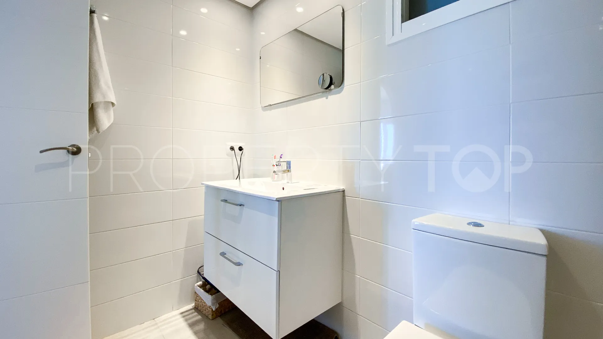 Apartment for sale in Estepona Puerto with 1 bedroom