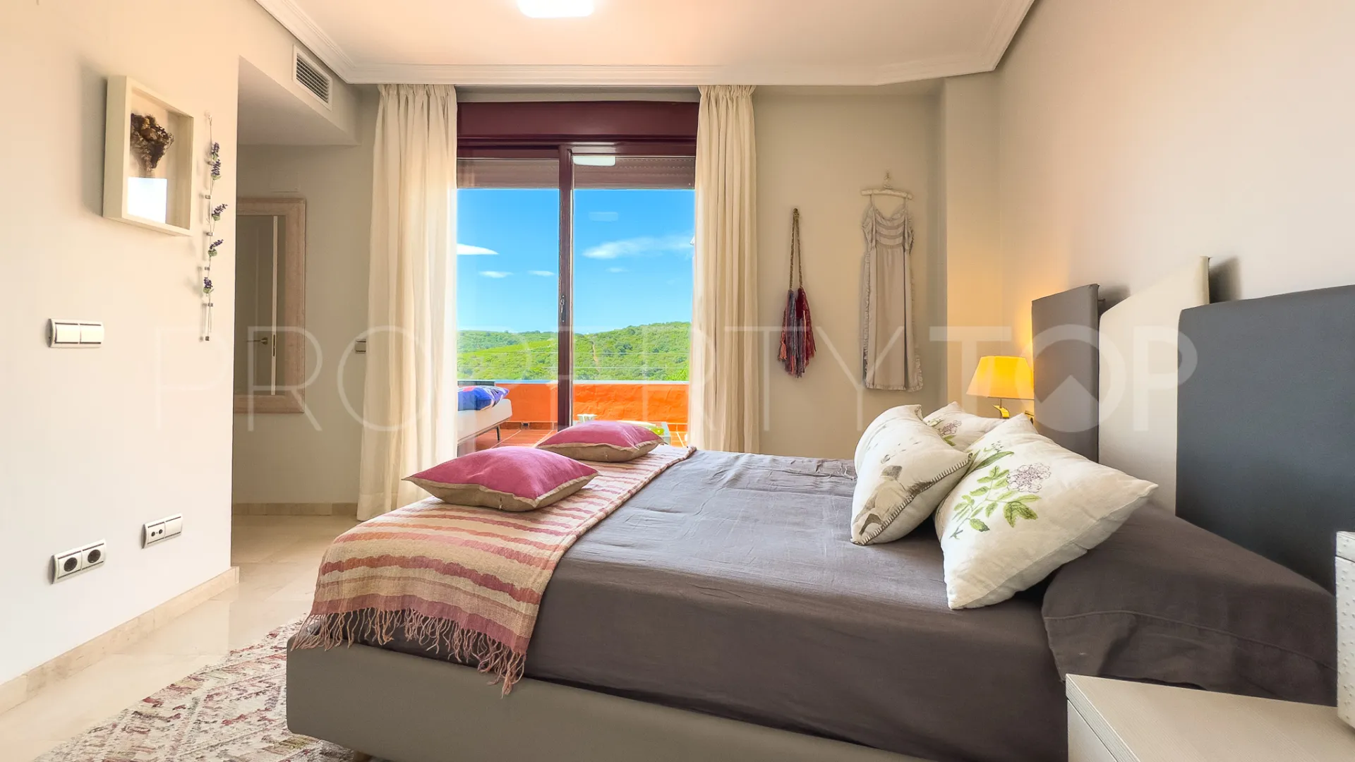 Ático en venta de 2 dormitorios en Casares Golf