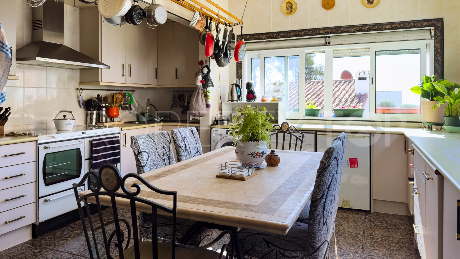Jardin Tropical, casa en venta de 9 dormitorios