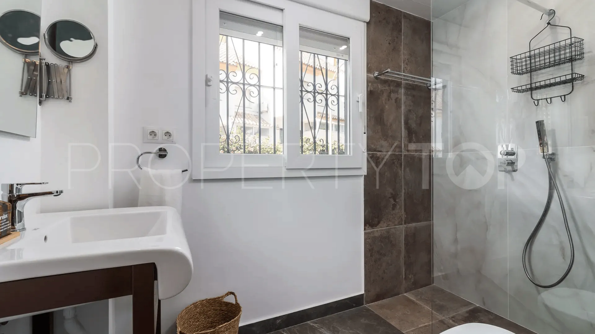 Jardin Tropical, casa en venta de 9 dormitorios