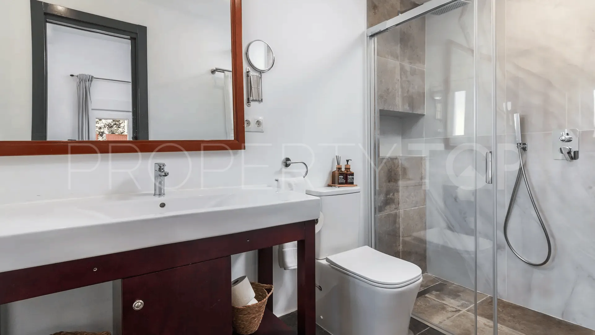 Jardin Tropical, casa en venta de 9 dormitorios