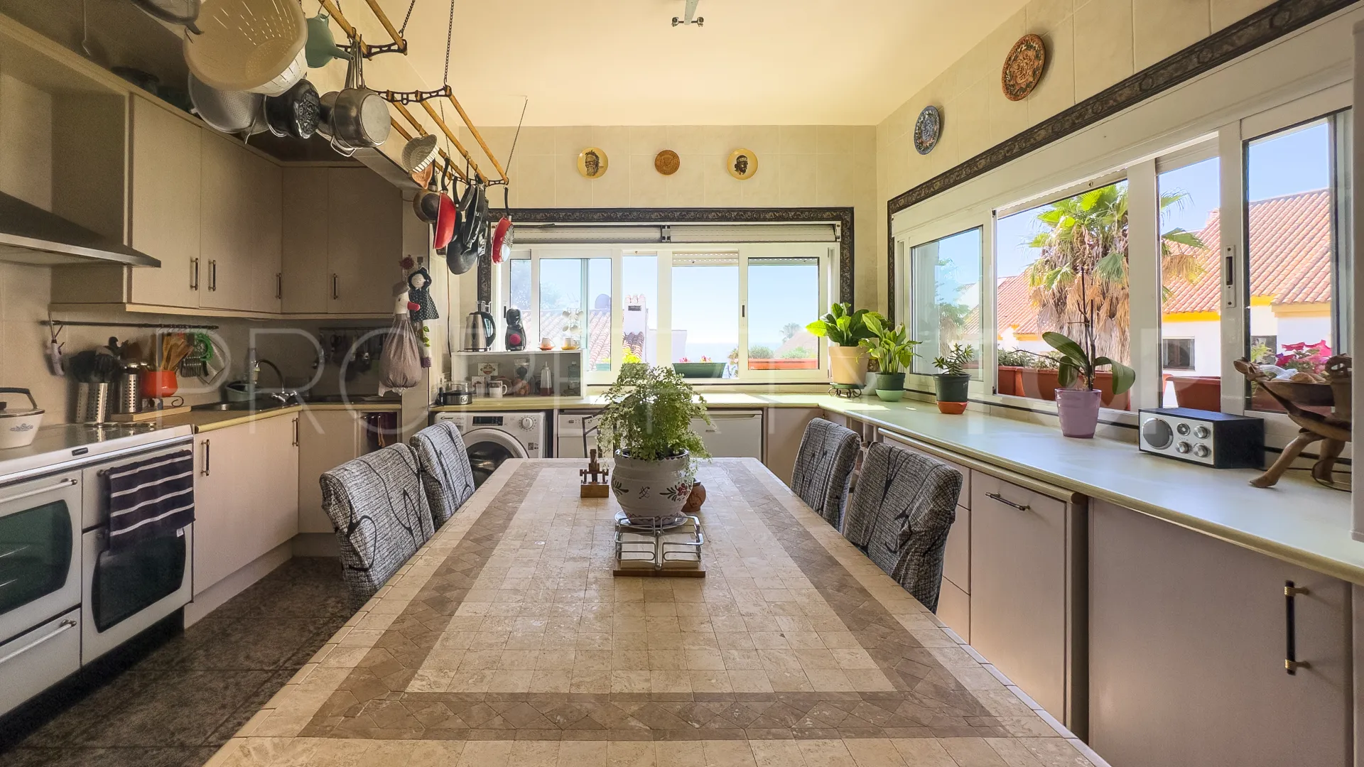 Jardin Tropical, casa en venta de 9 dormitorios