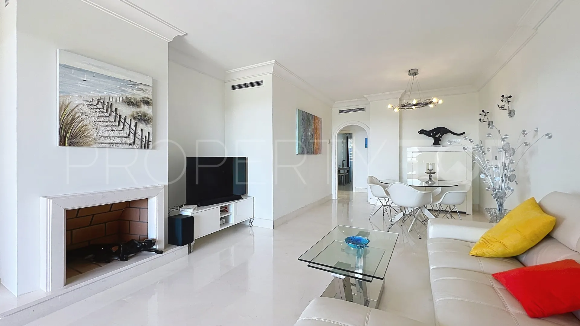 Buy apartment in Benahavis Hills Country Club