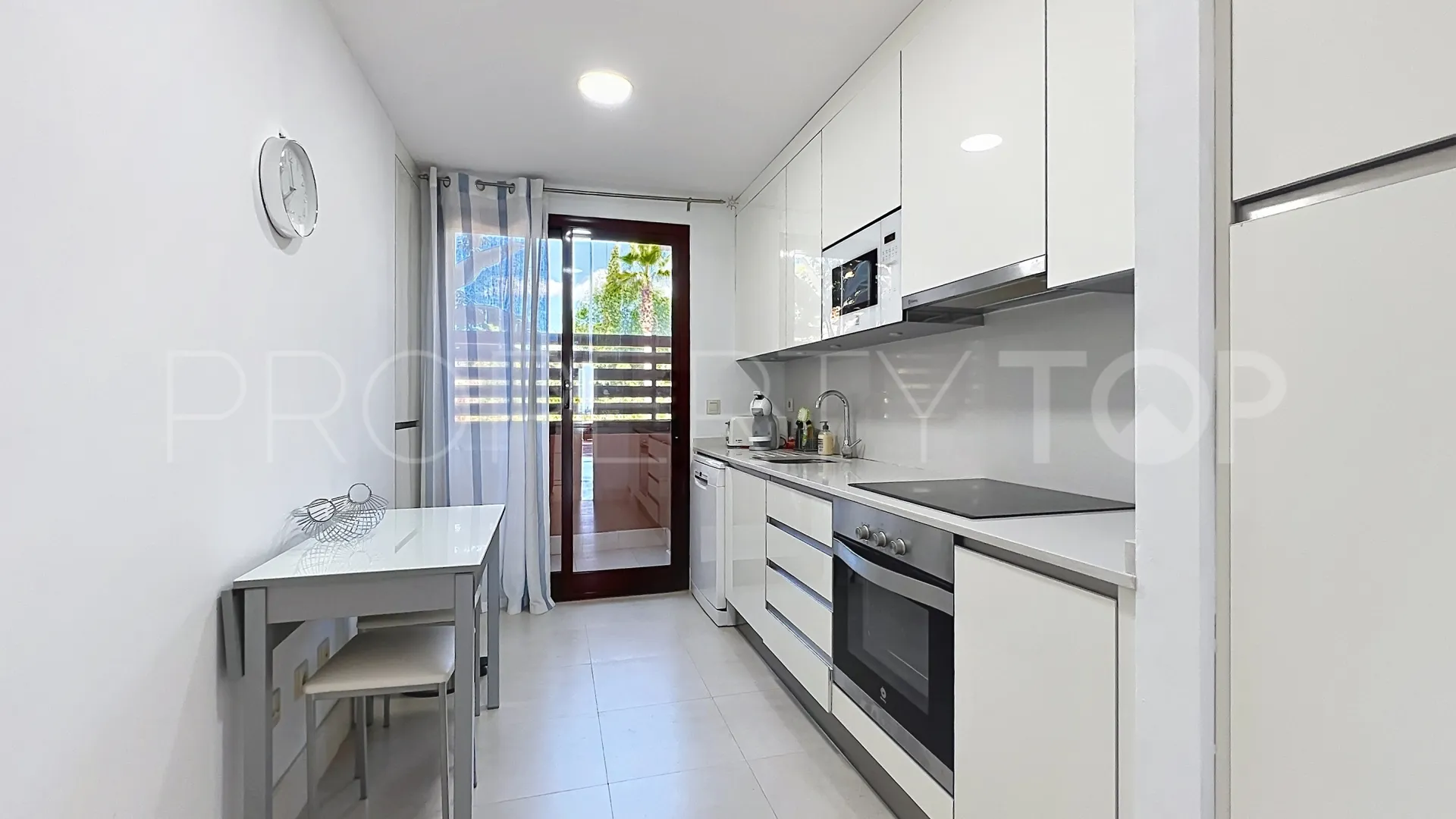 Buy apartment in Benahavis Hills Country Club