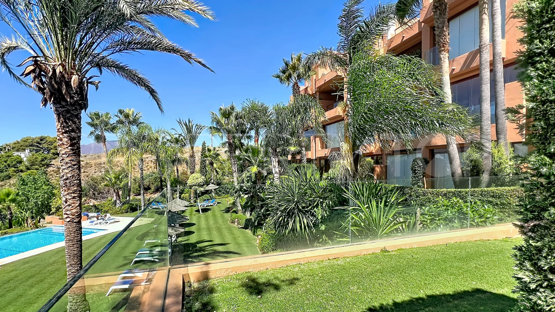 Buy apartment in Benahavis Hills Country Club