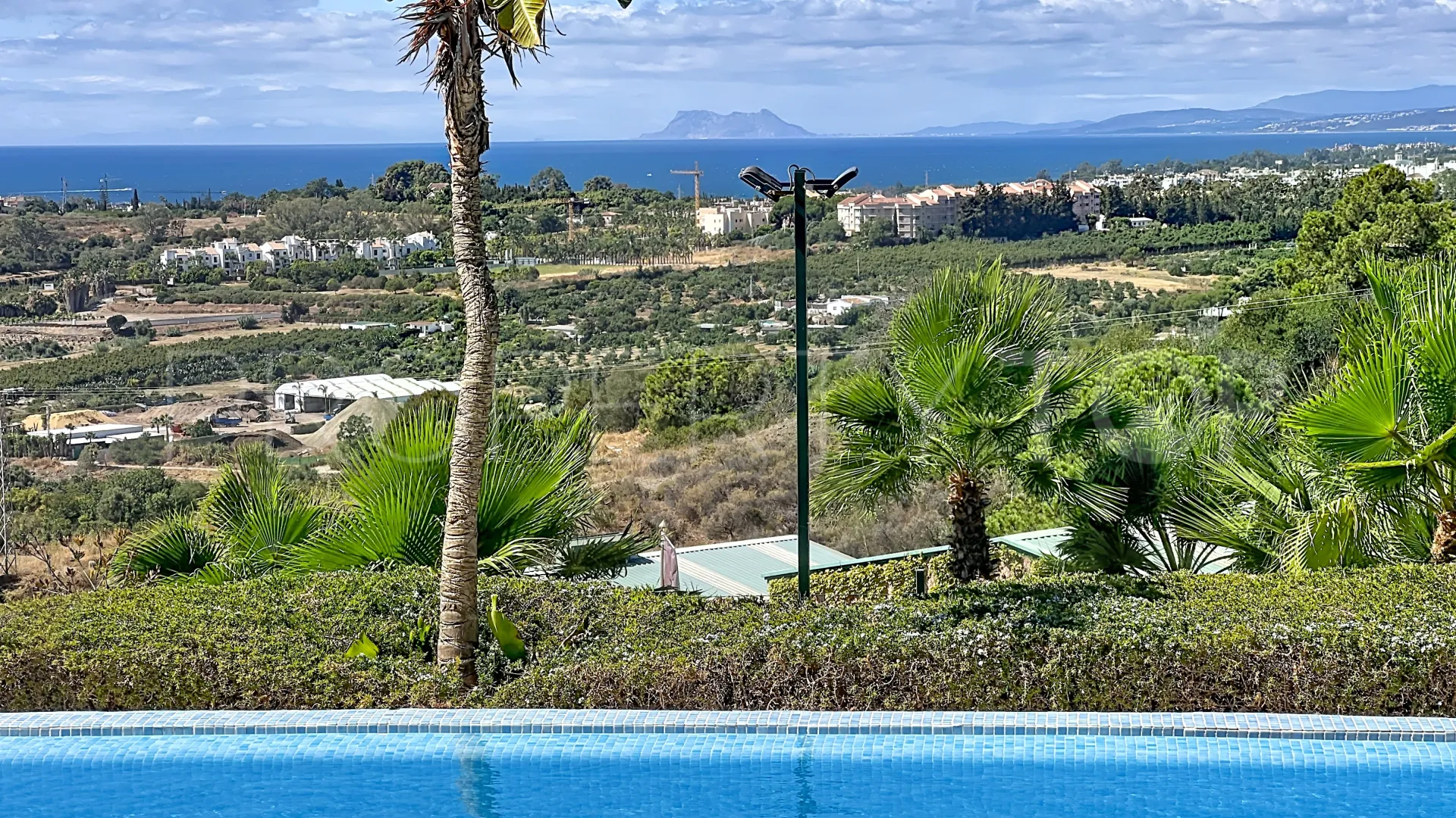Buy apartment in Benahavis Hills Country Club