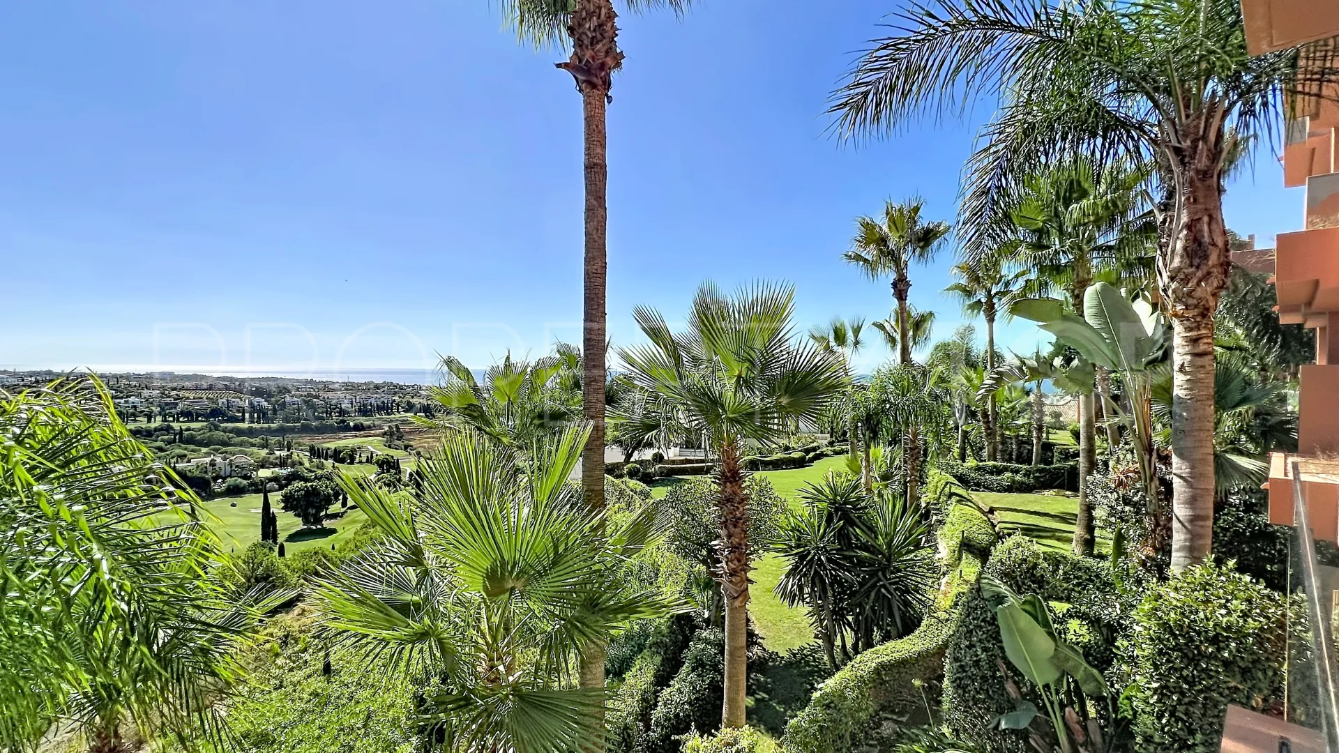 Buy apartment in Benahavis Hills Country Club