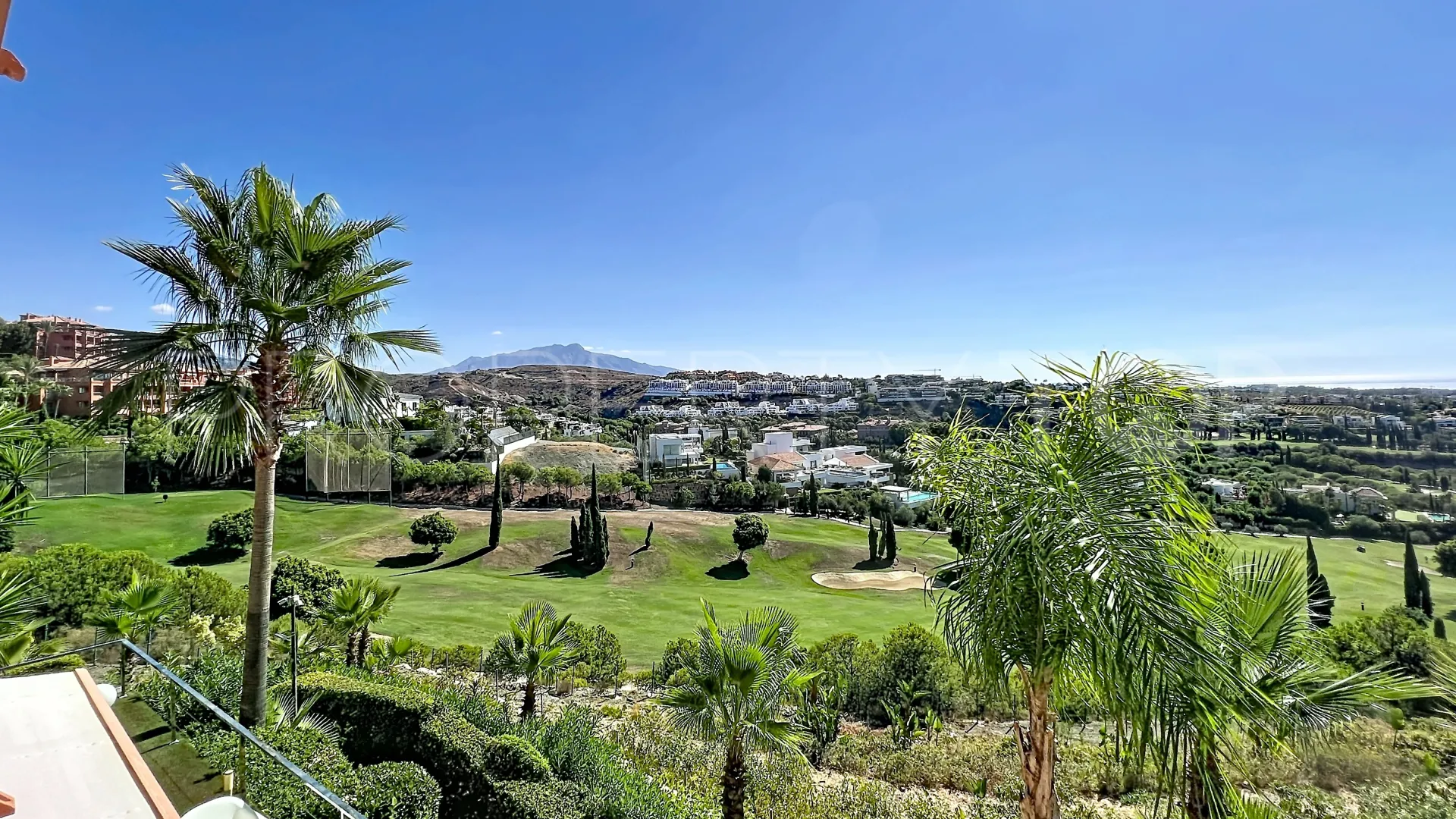 Buy apartment in Benahavis Hills Country Club