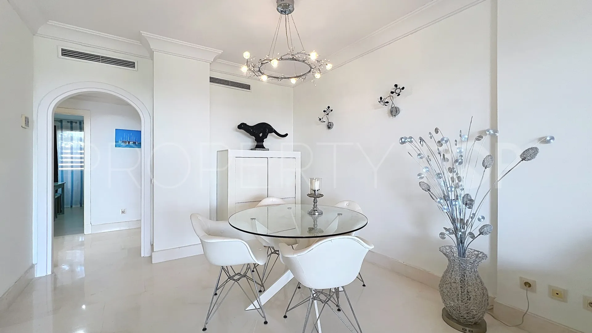 Buy apartment in Benahavis Hills Country Club