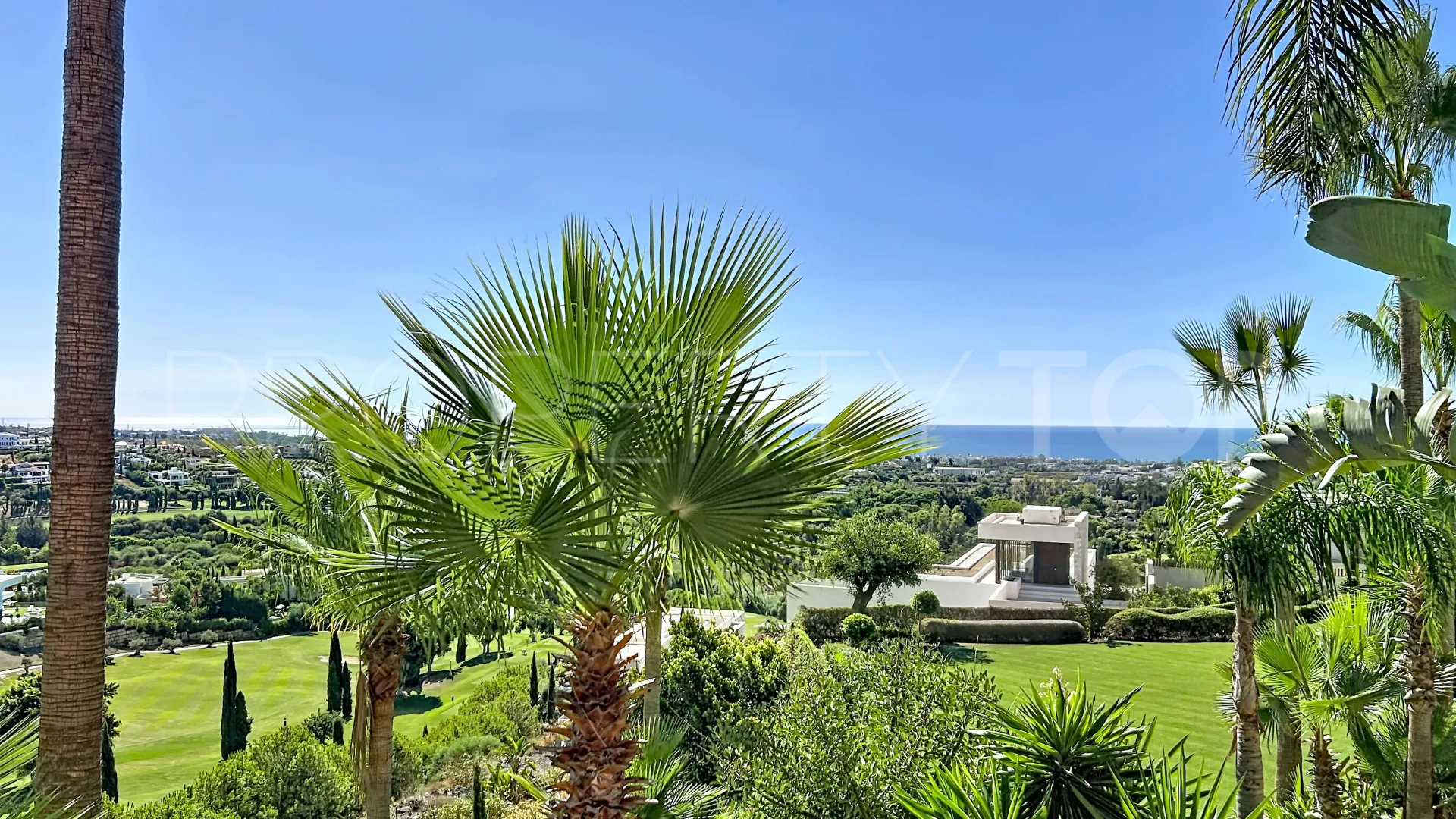 Buy apartment in Benahavis Hills Country Club