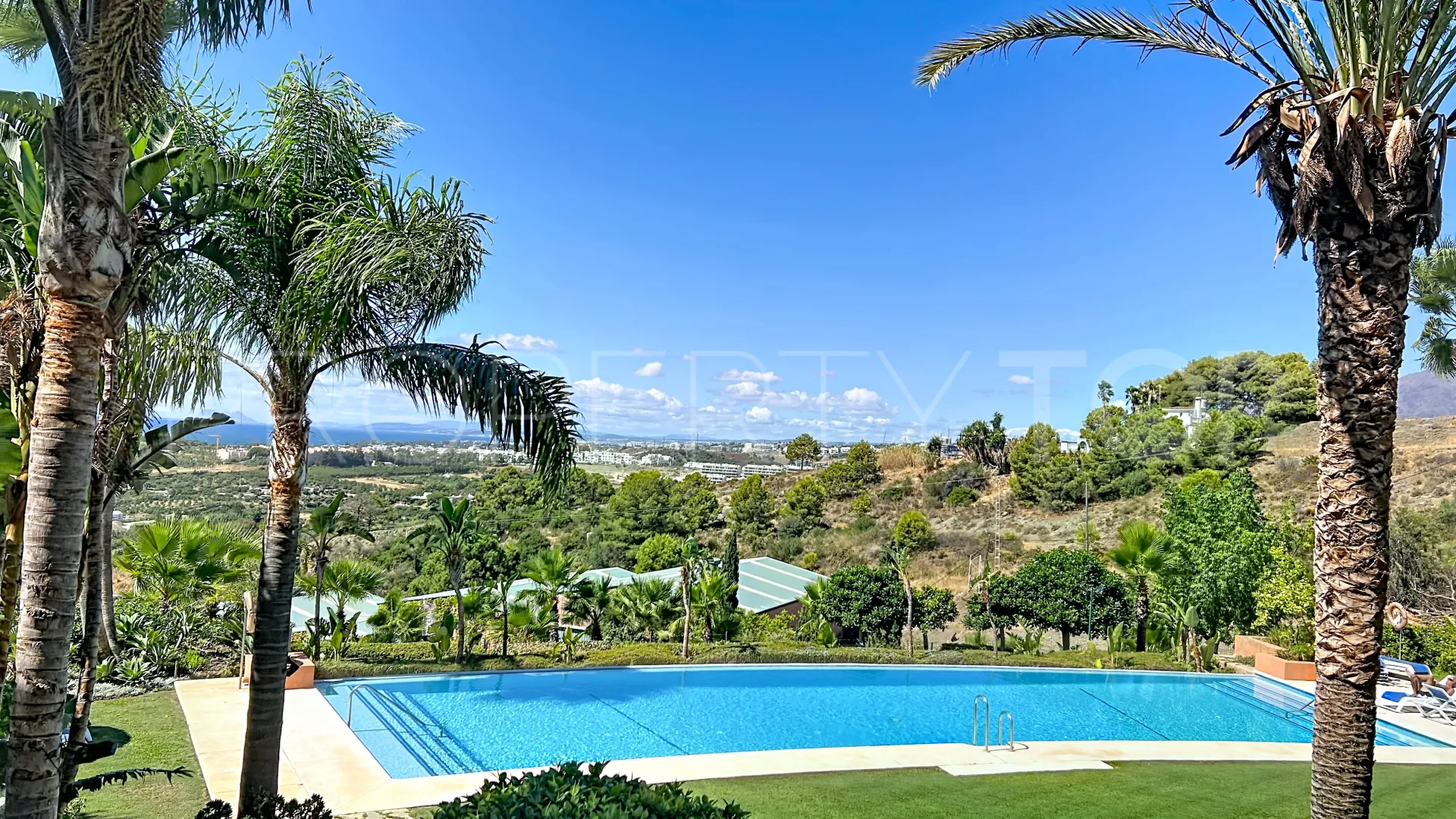 Buy apartment in Benahavis Hills Country Club