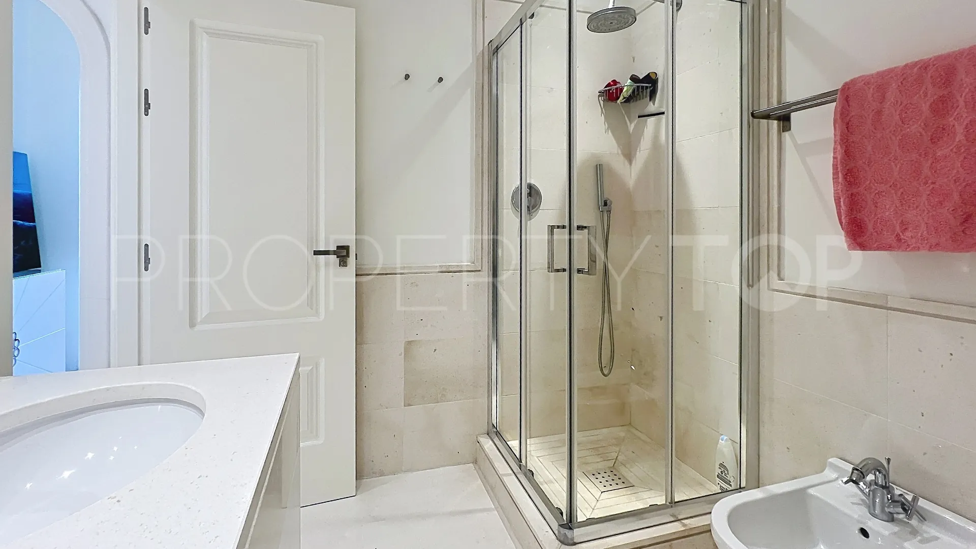 Buy apartment in Benahavis Hills Country Club